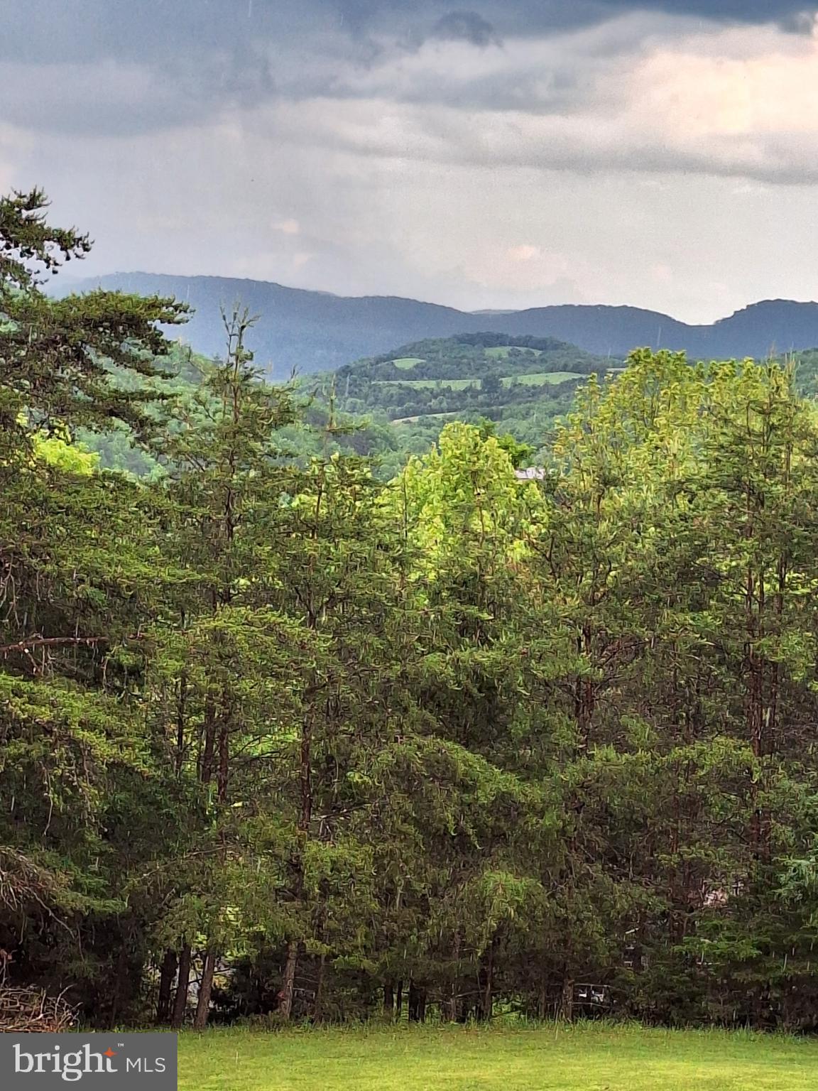 SMOKE HOLE LEGENDS - Residential