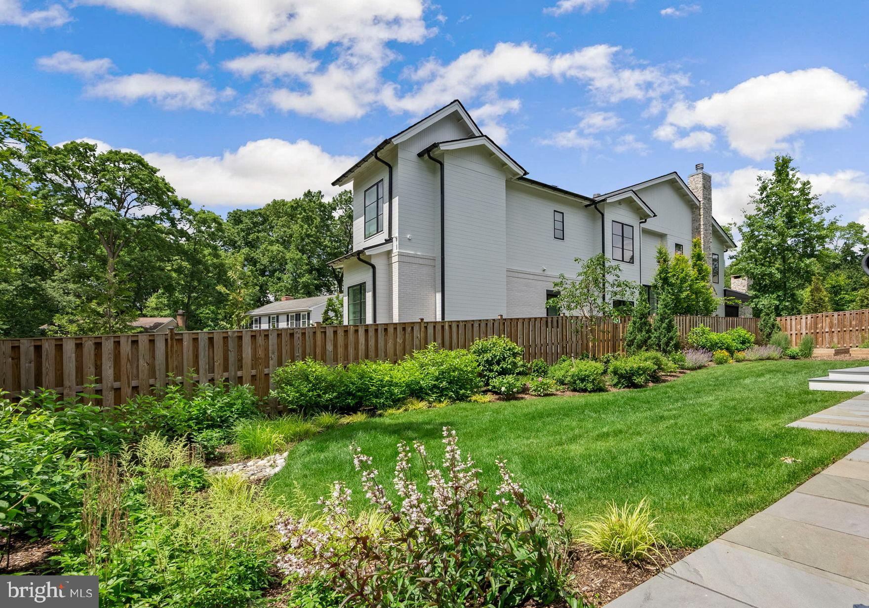 VIENNA WOODS - Residential