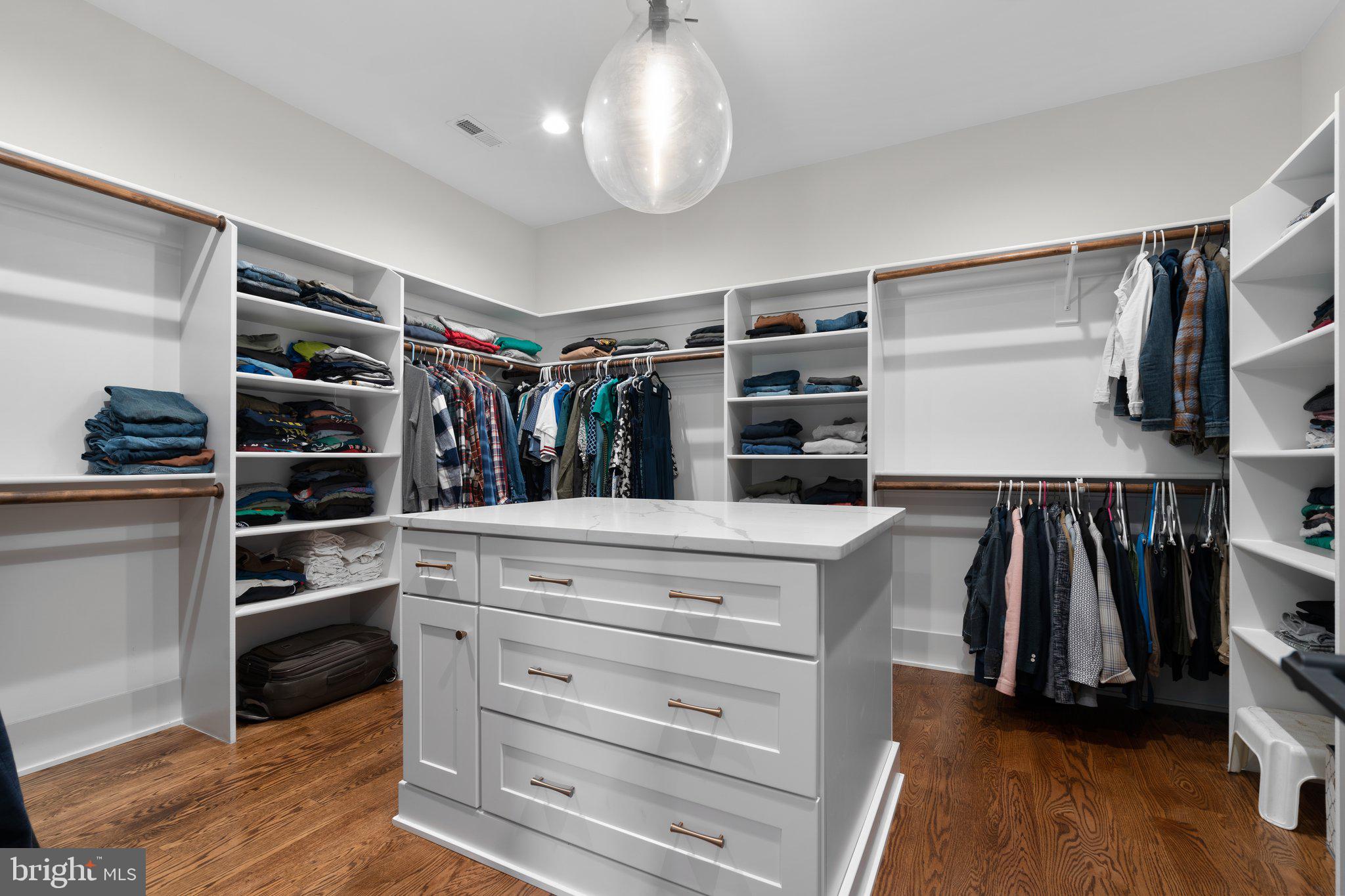 VIENNA WOODS - Residential