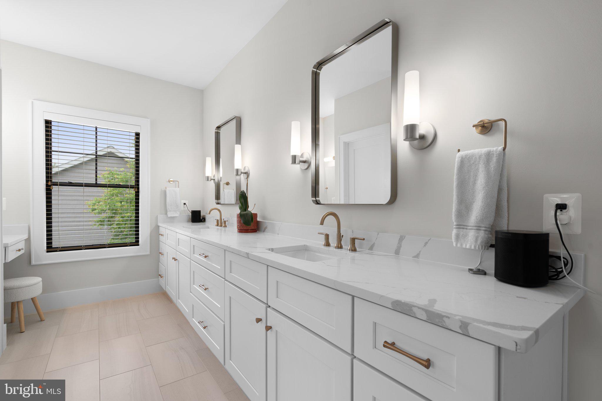 VIENNA WOODS - Residential