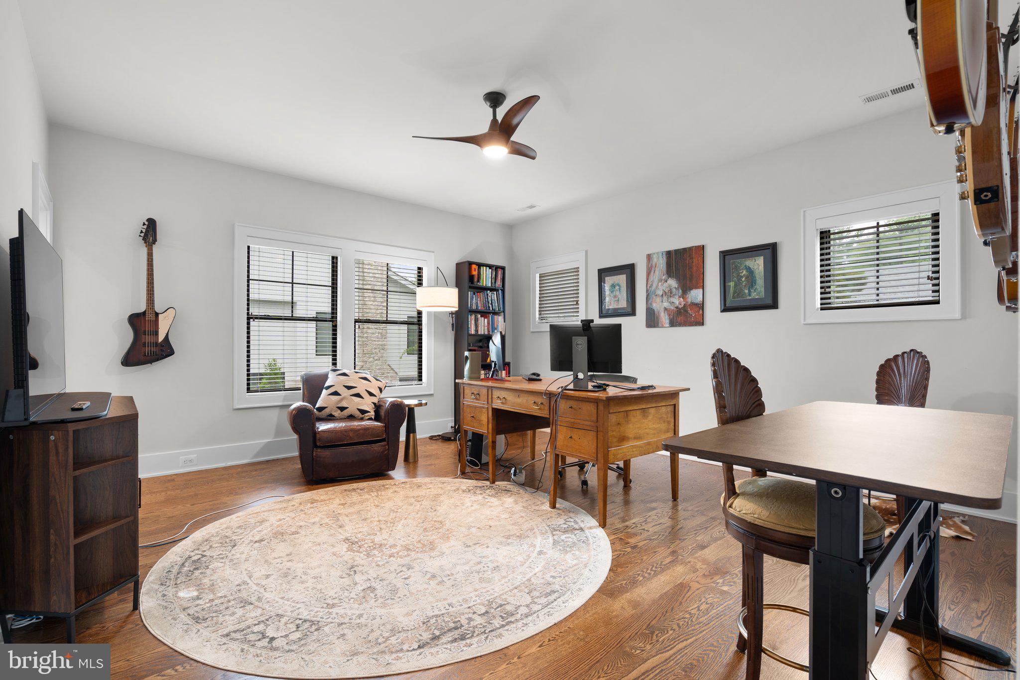 VIENNA WOODS - Residential