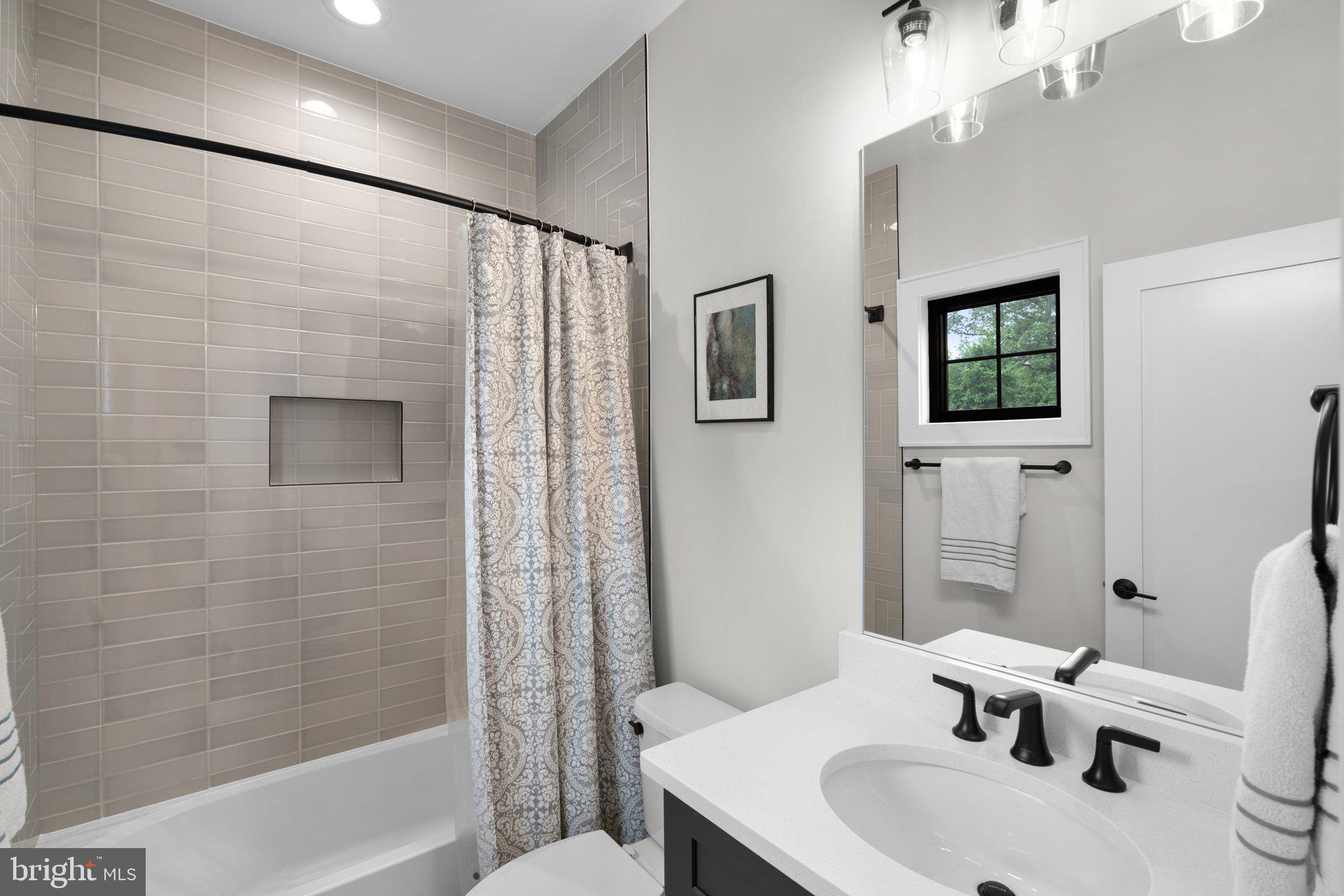 VIENNA WOODS - Residential