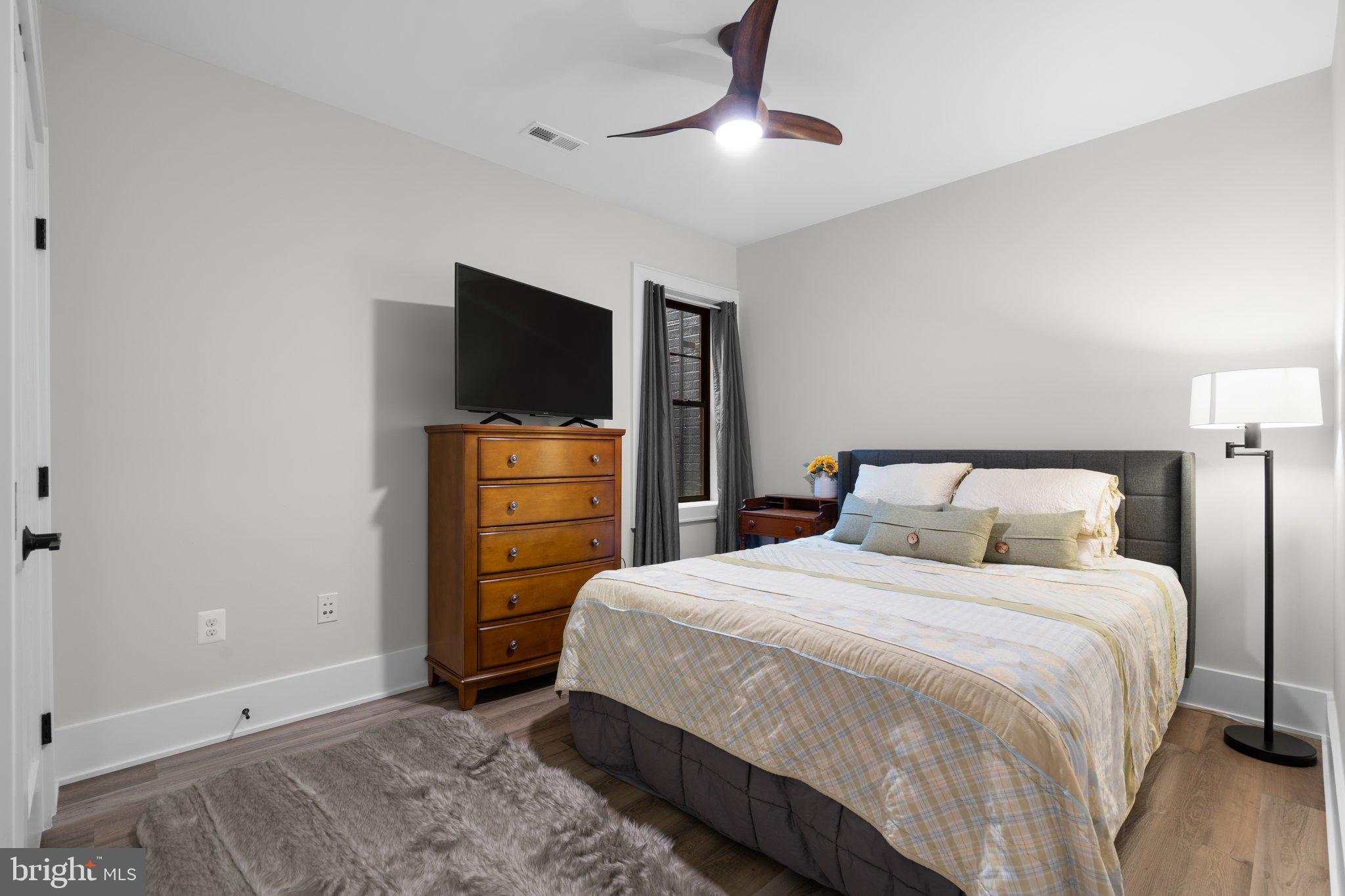 VIENNA WOODS - Residential