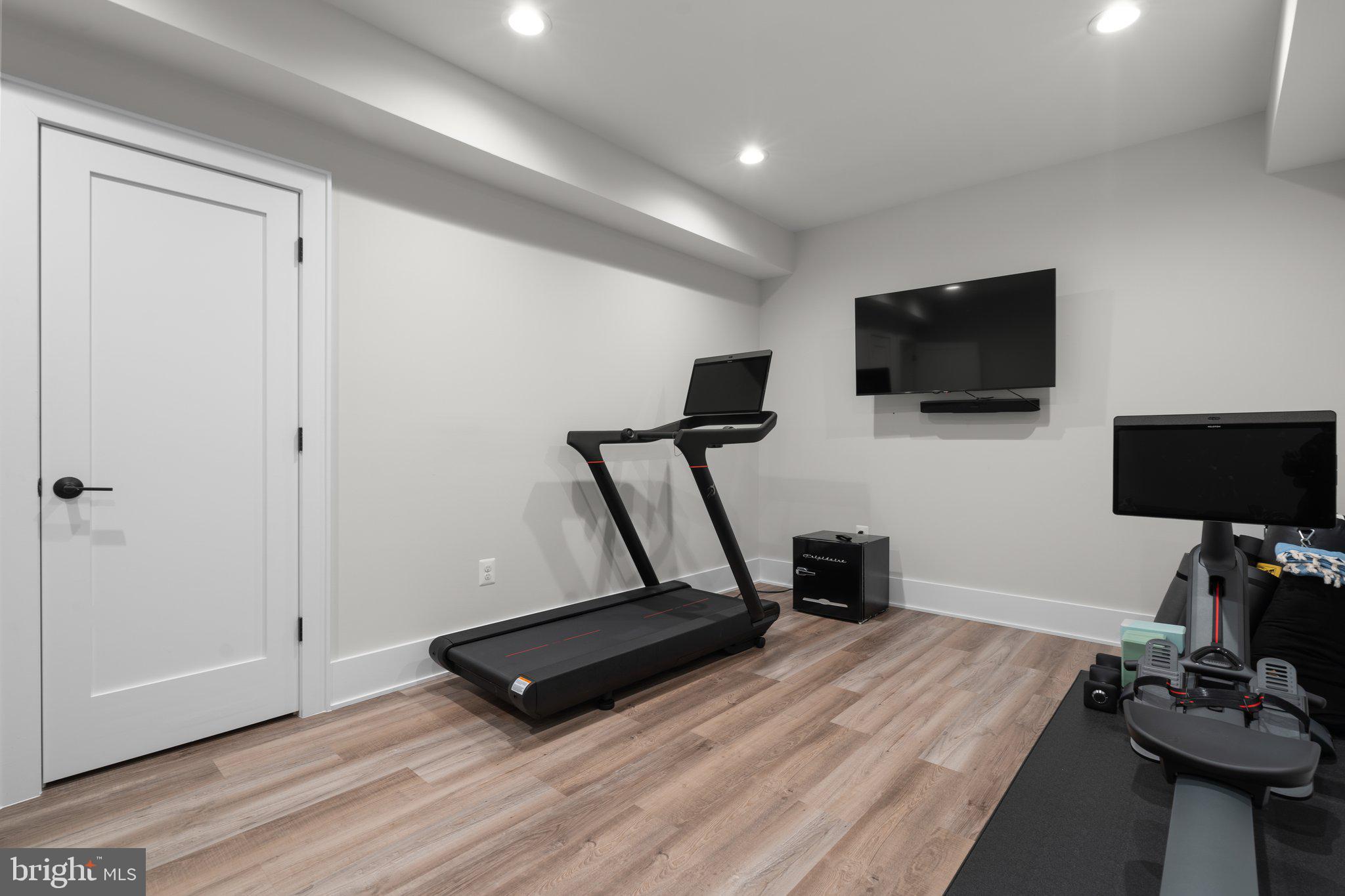 VIENNA WOODS - Residential