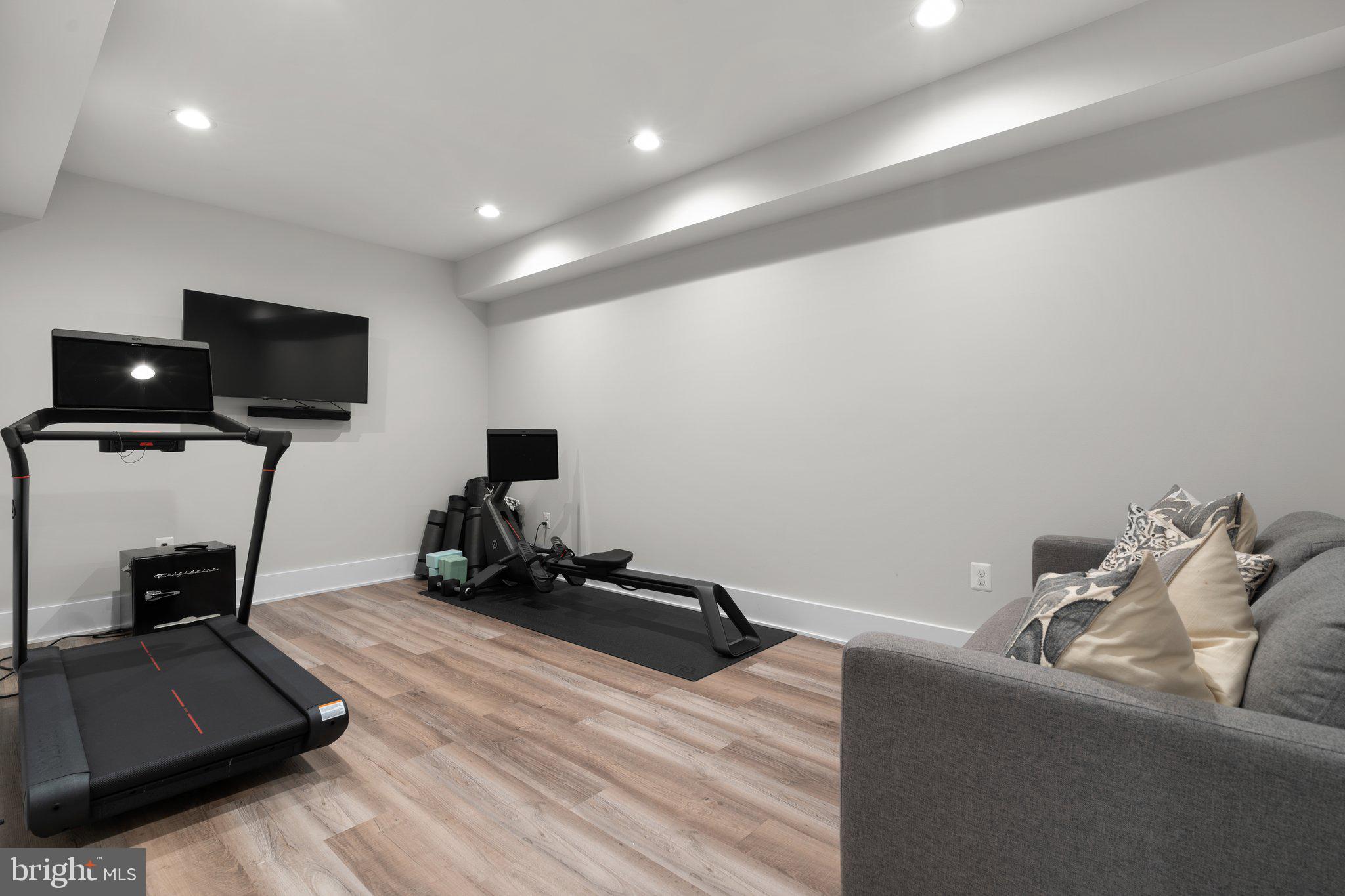 VIENNA WOODS - Residential