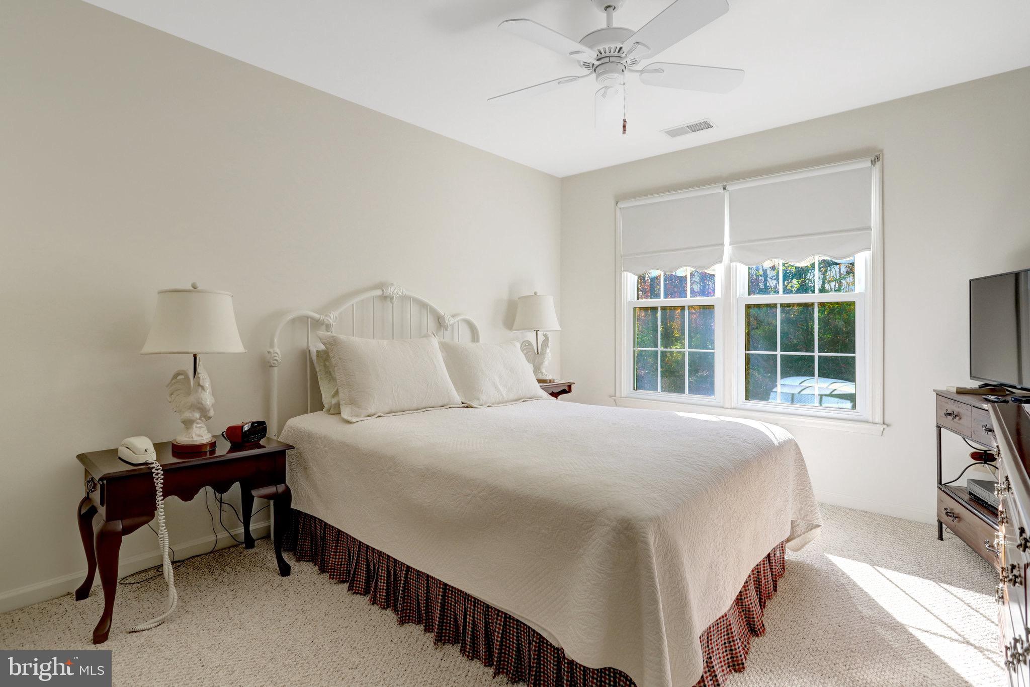 OVERLOOK POINTE - Residential