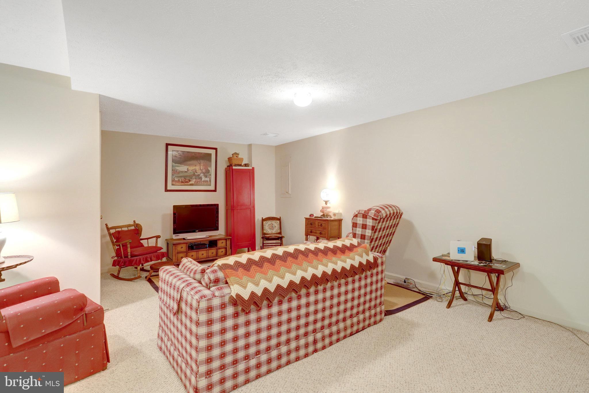 OVERLOOK POINTE - Residential