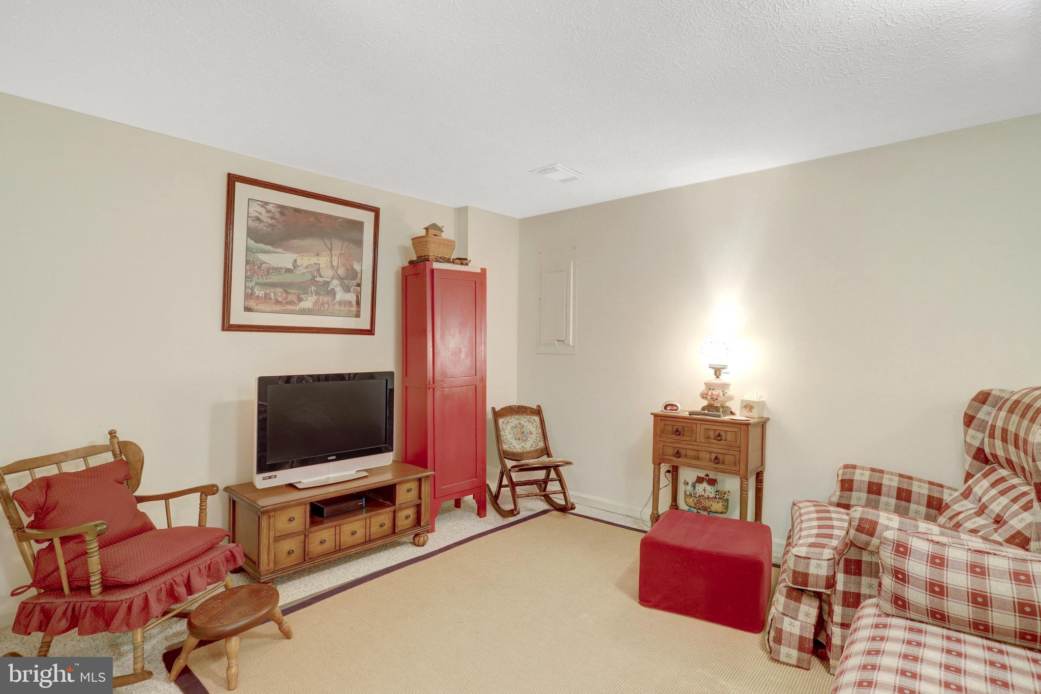 OVERLOOK POINTE - Residential