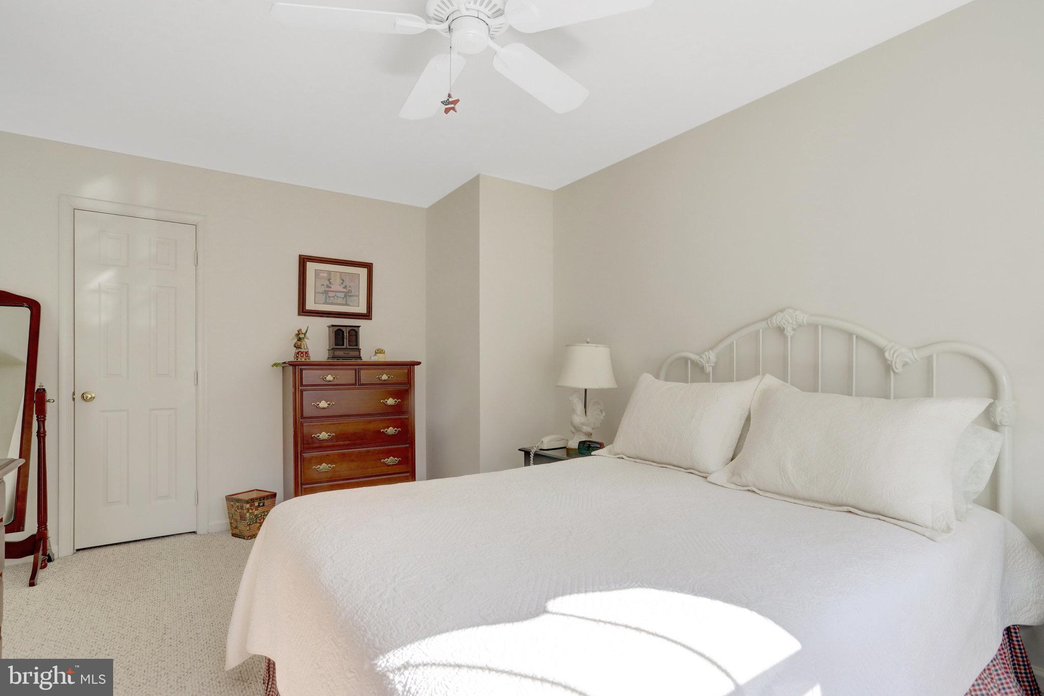 OVERLOOK POINTE - Residential