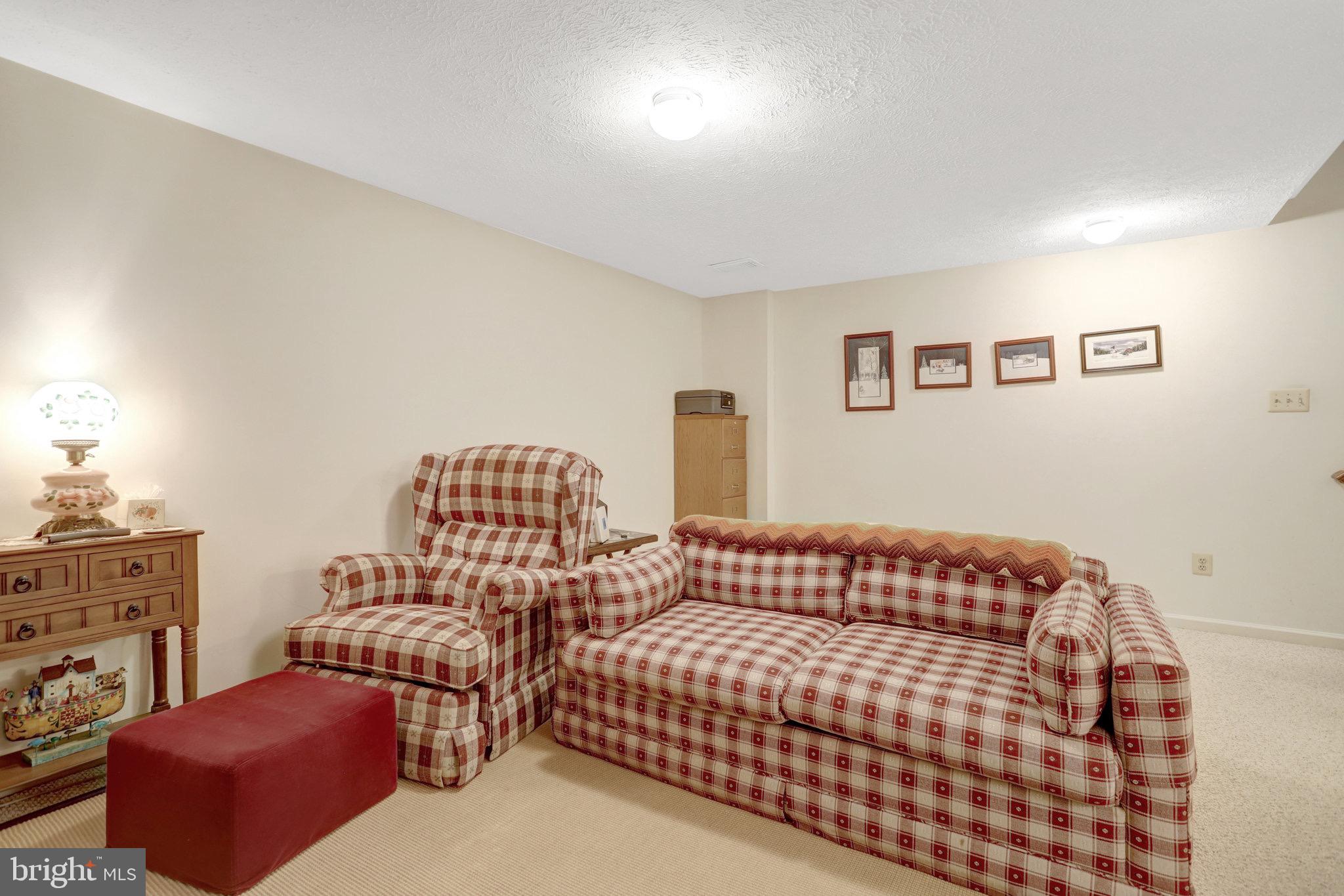 OVERLOOK POINTE - Residential