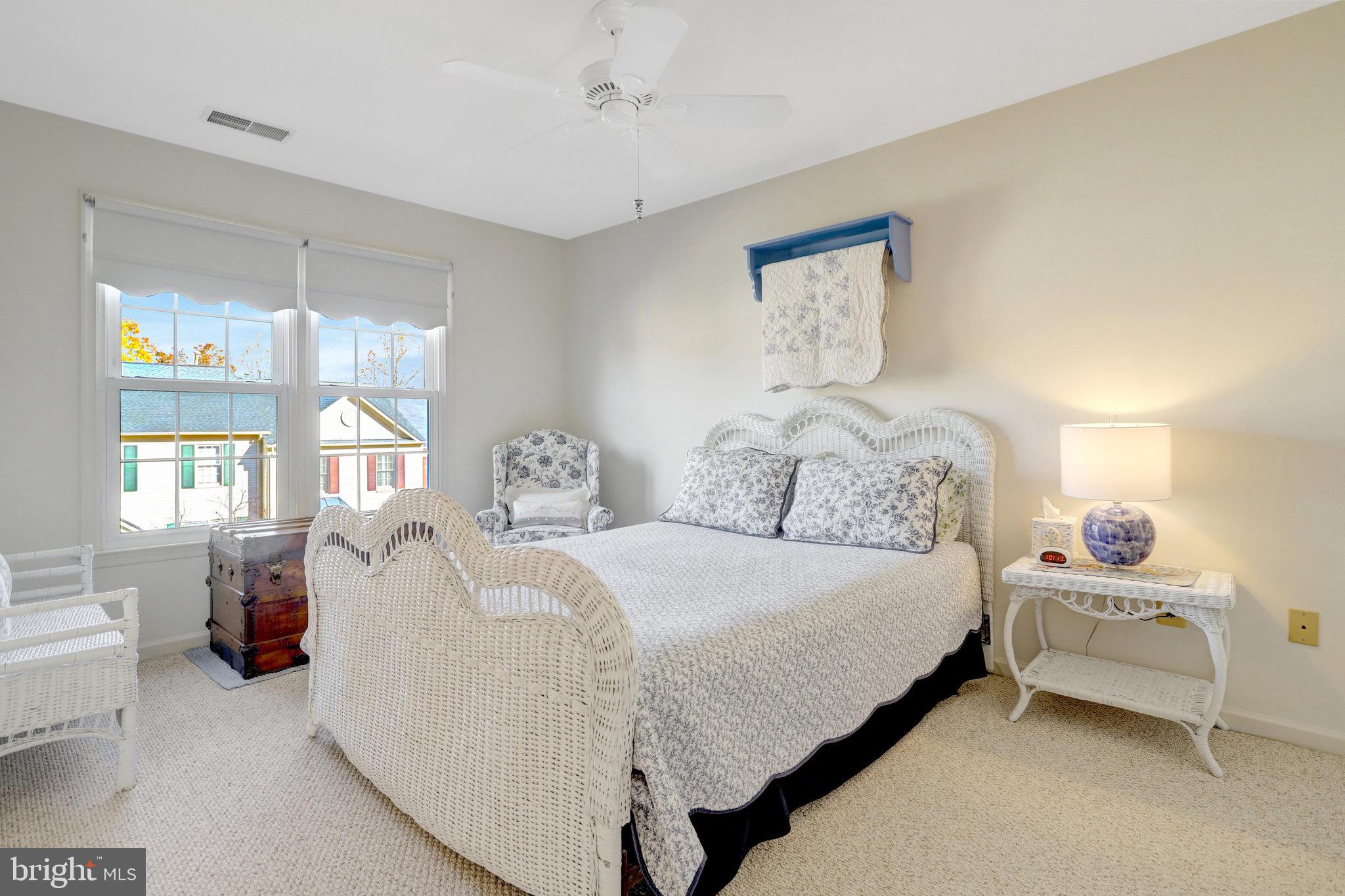 OVERLOOK POINTE - Residential