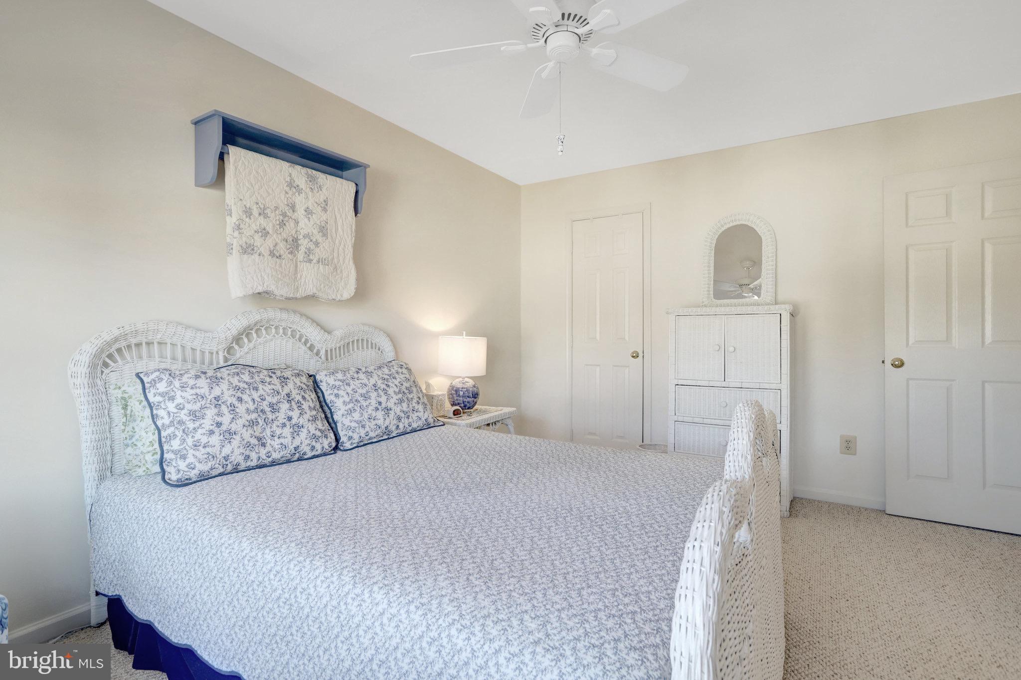 OVERLOOK POINTE - Residential