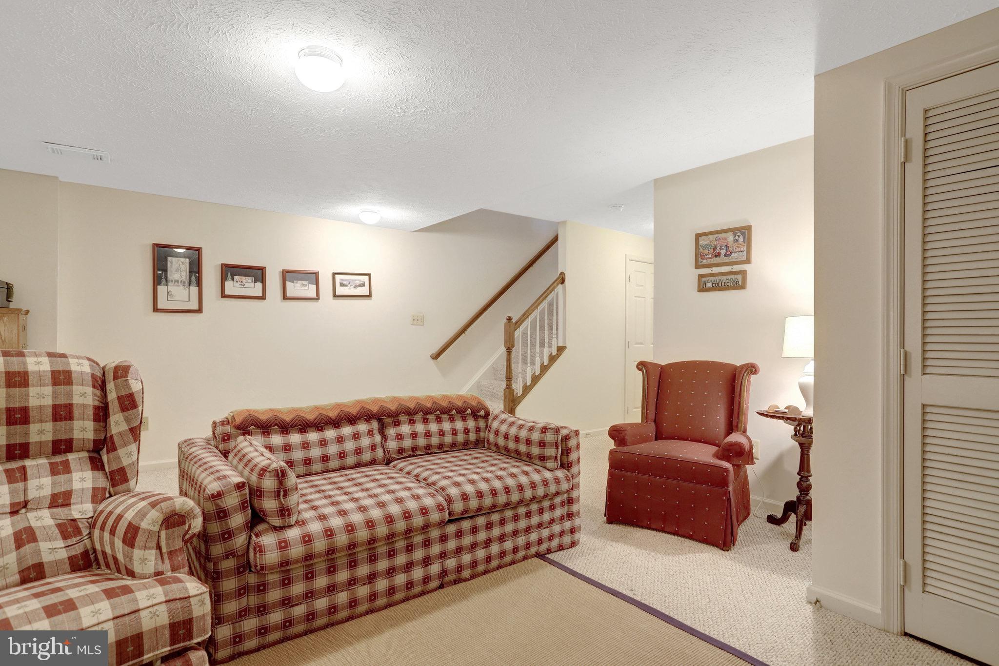 OVERLOOK POINTE - Residential