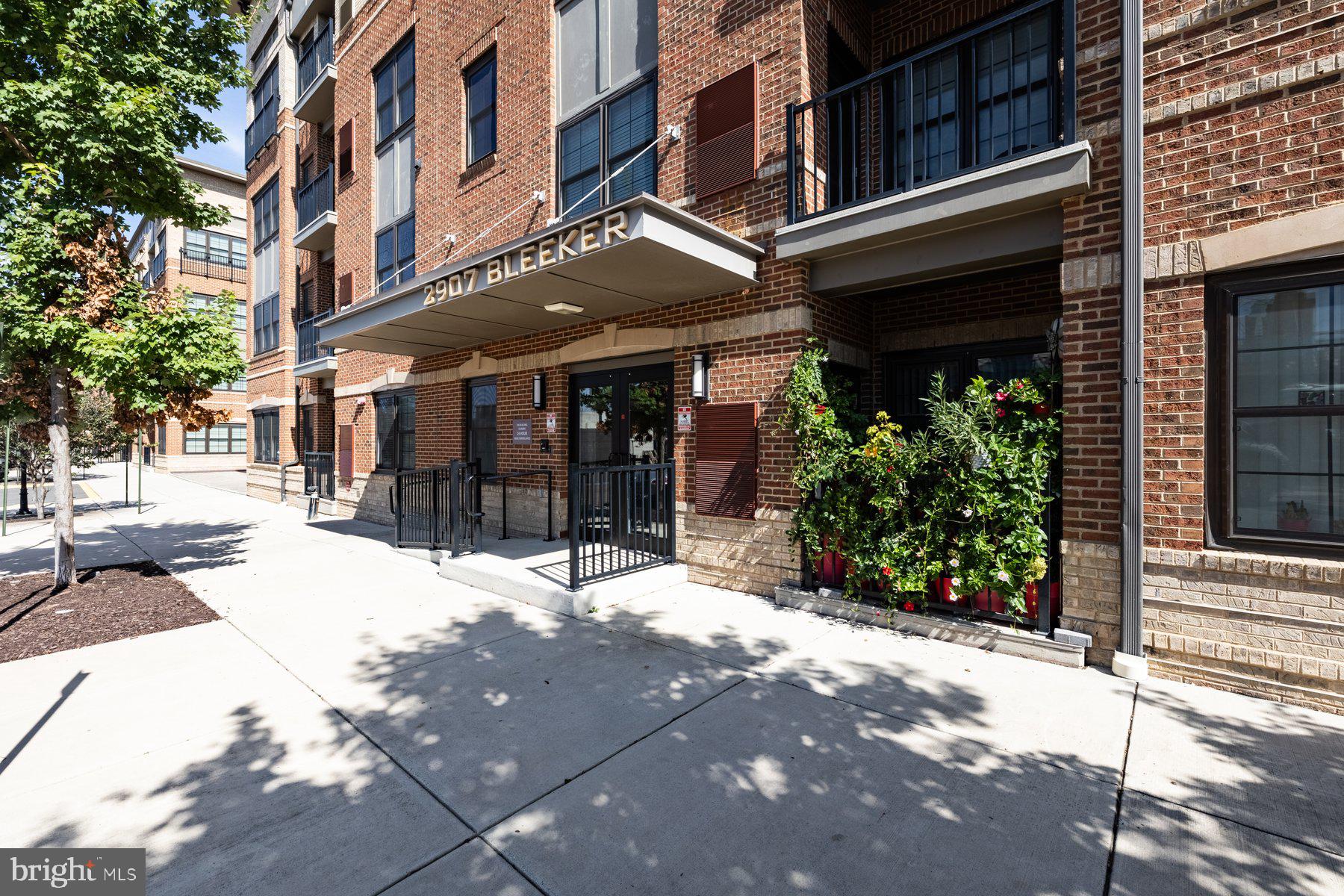 FLATS AT METROWEST - Residential Lease