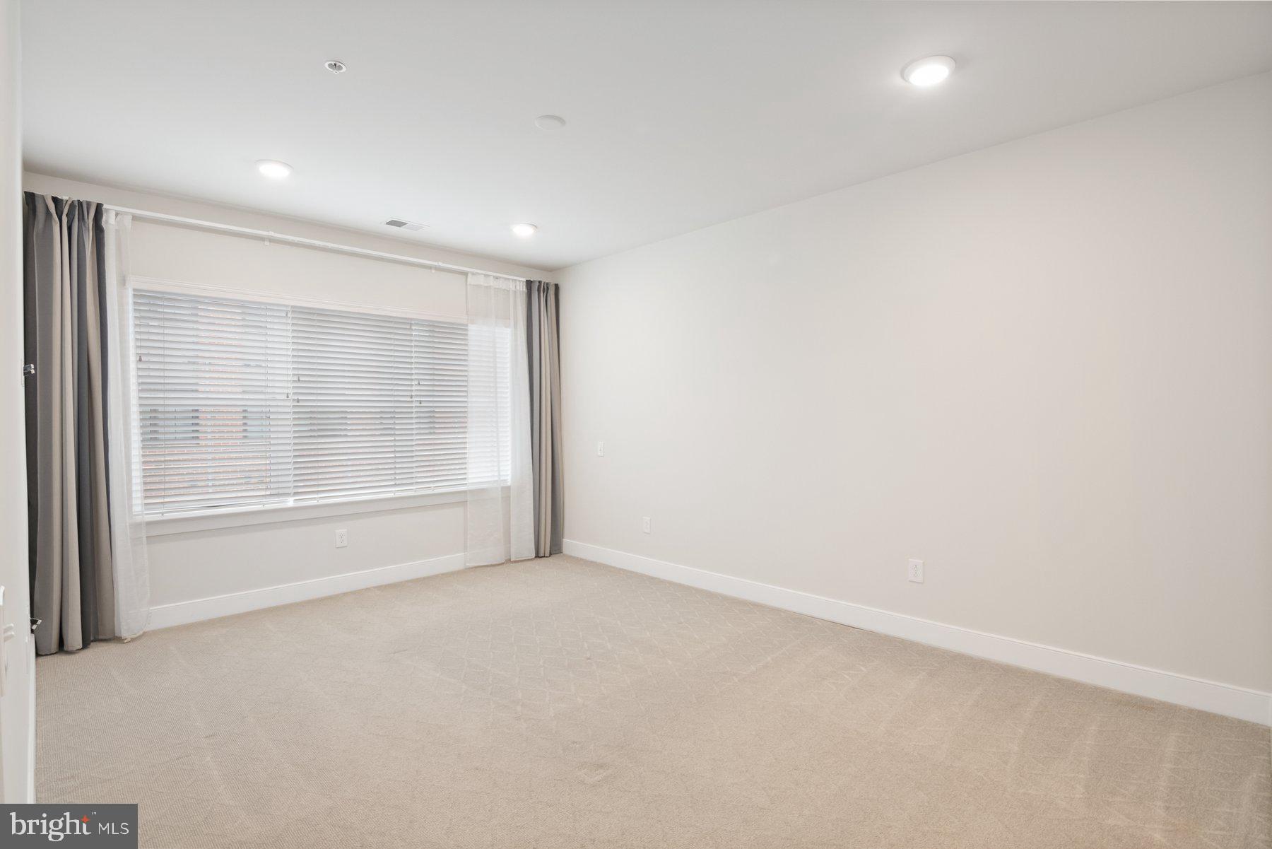 FLATS AT METROWEST - Residential Lease