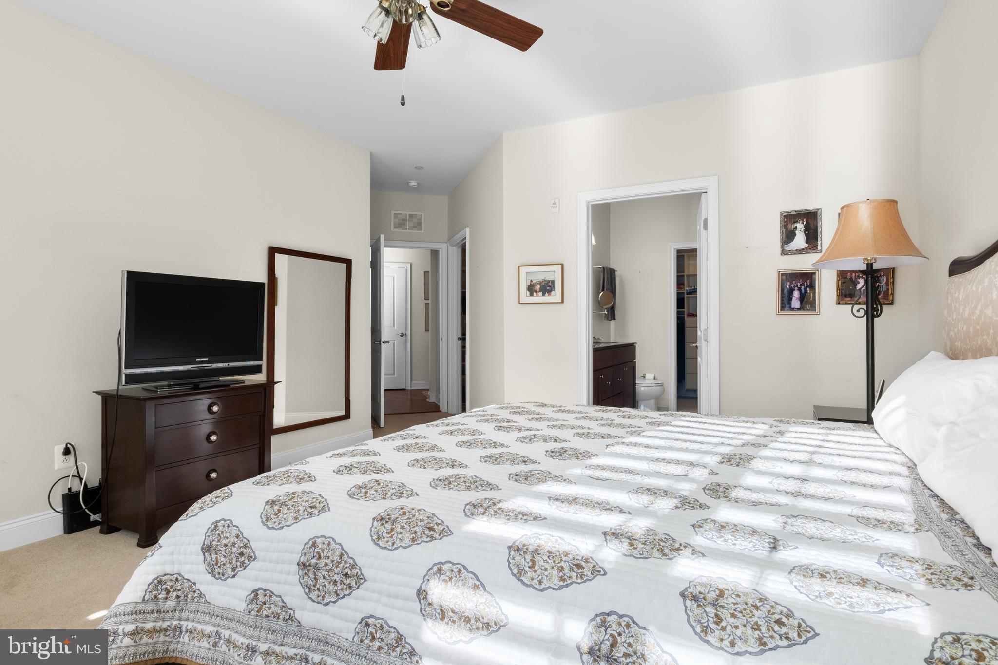 NAVAL SQUARE - Residential