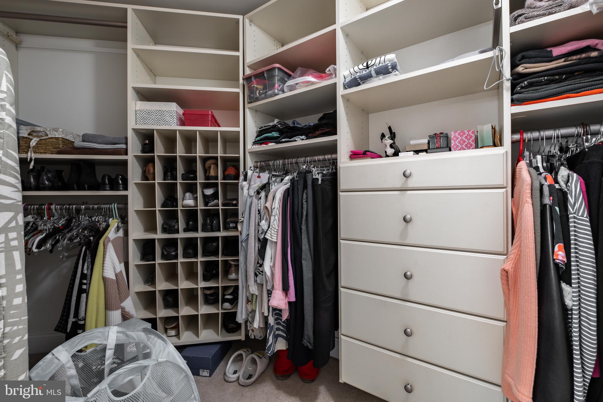 NAVAL SQUARE - Residential