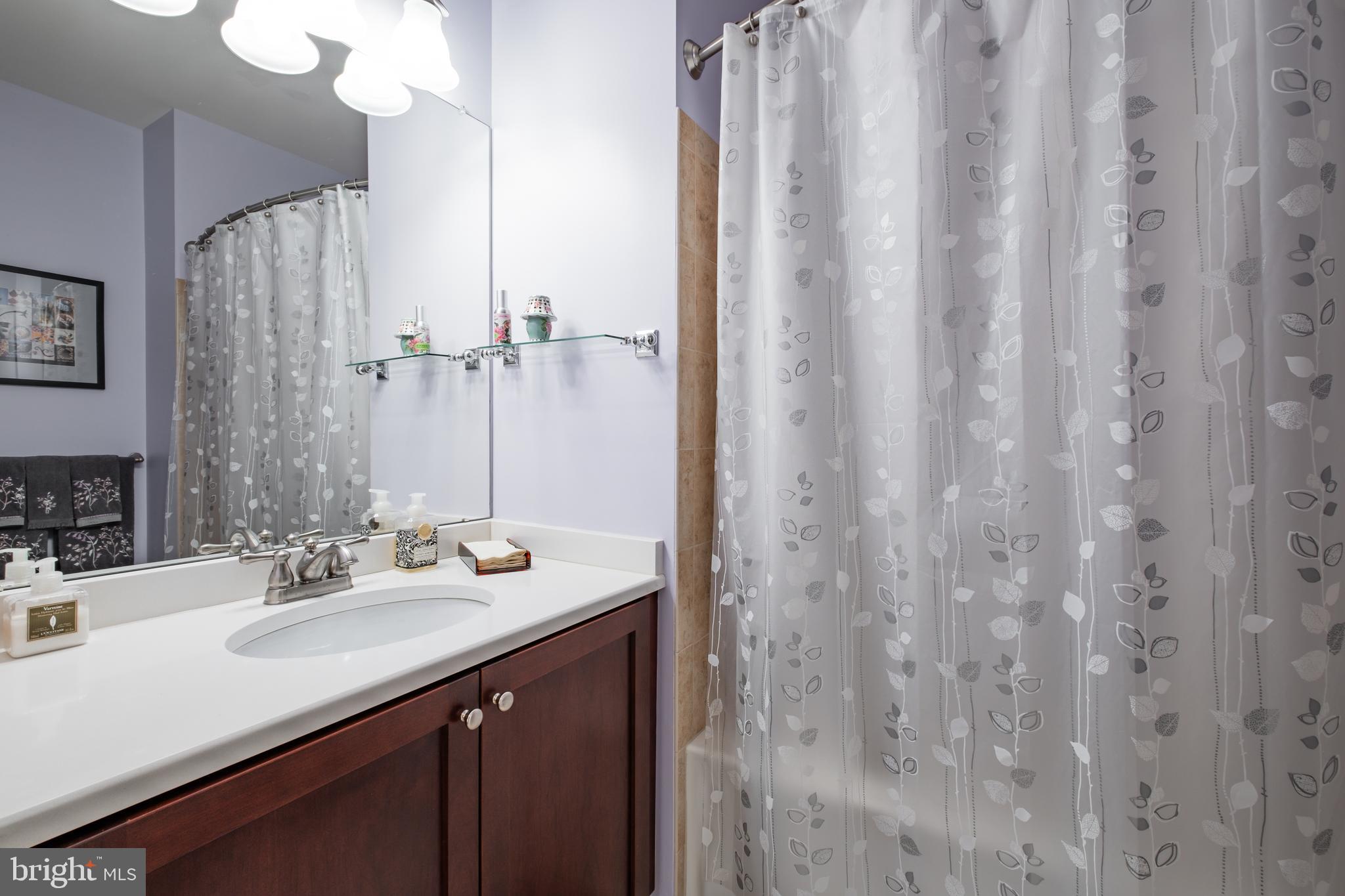 NAVAL SQUARE - Residential