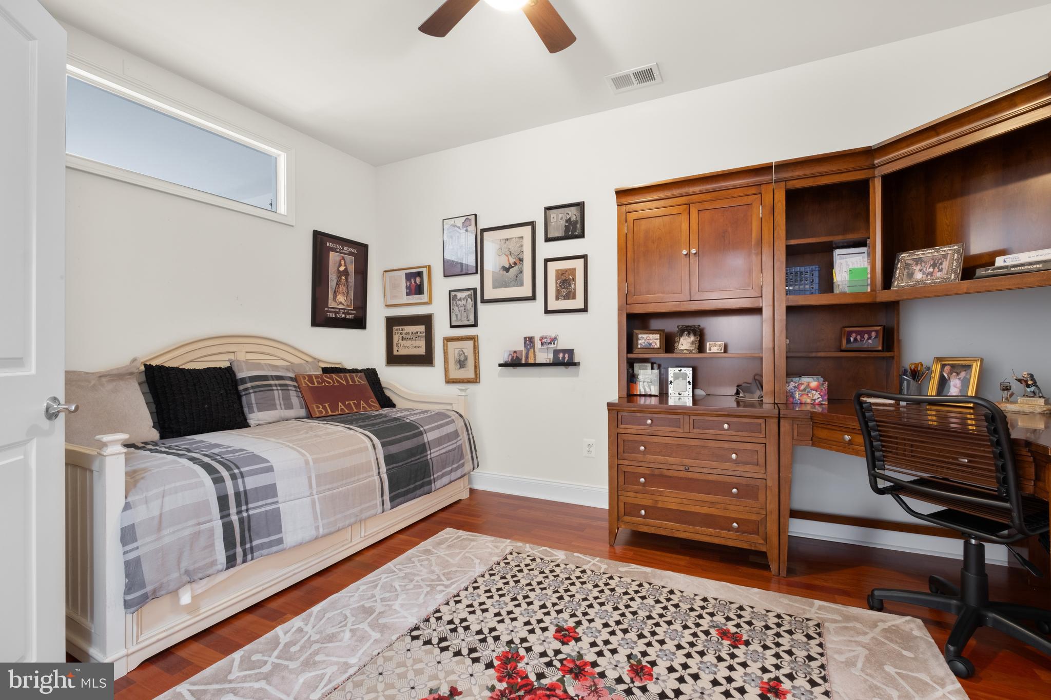 NAVAL SQUARE - Residential