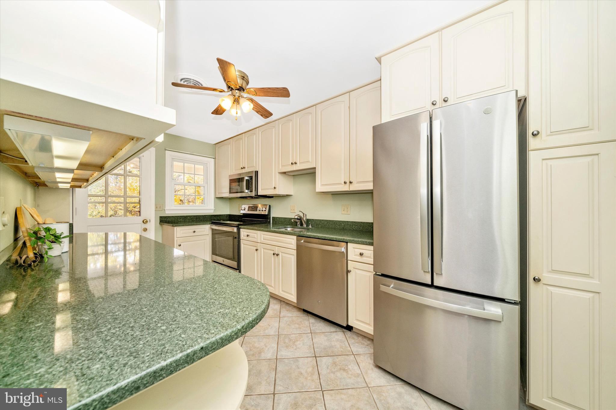 TWIN CREEK PLAZA - Residential