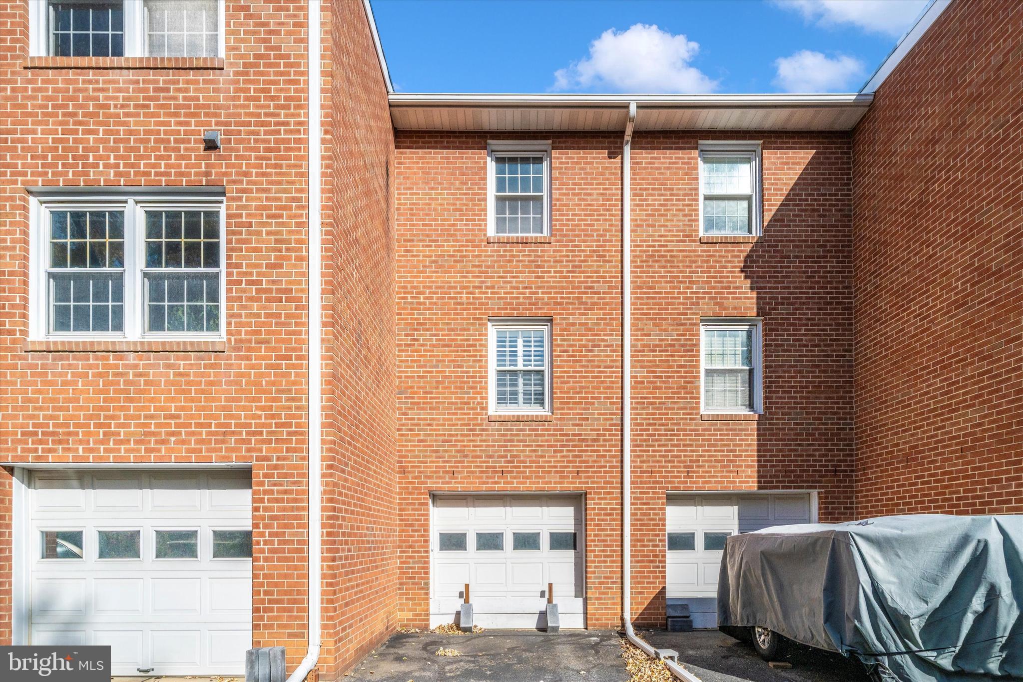 TWIN CREEK PLAZA - Residential