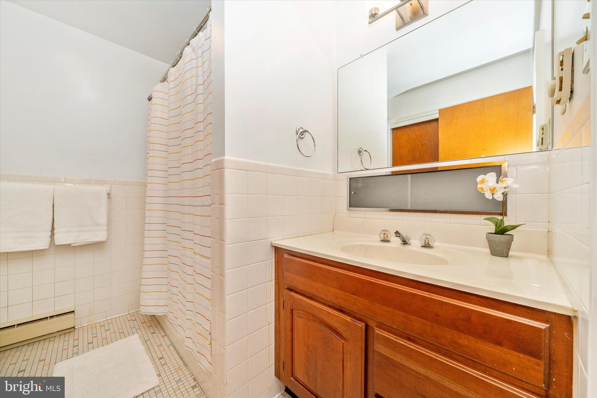 TWIN CREEK PLAZA - Residential