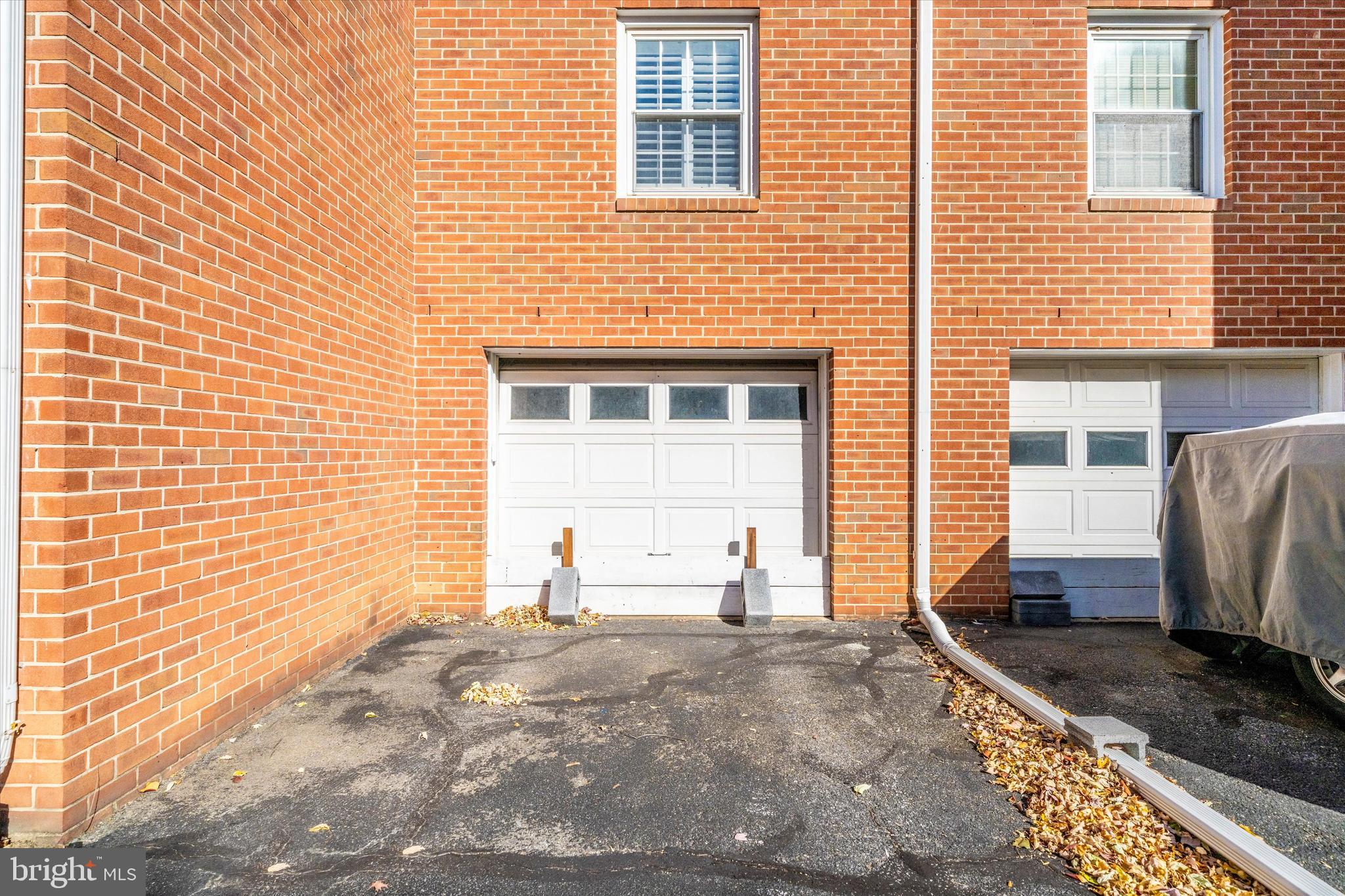 TWIN CREEK PLAZA - Residential