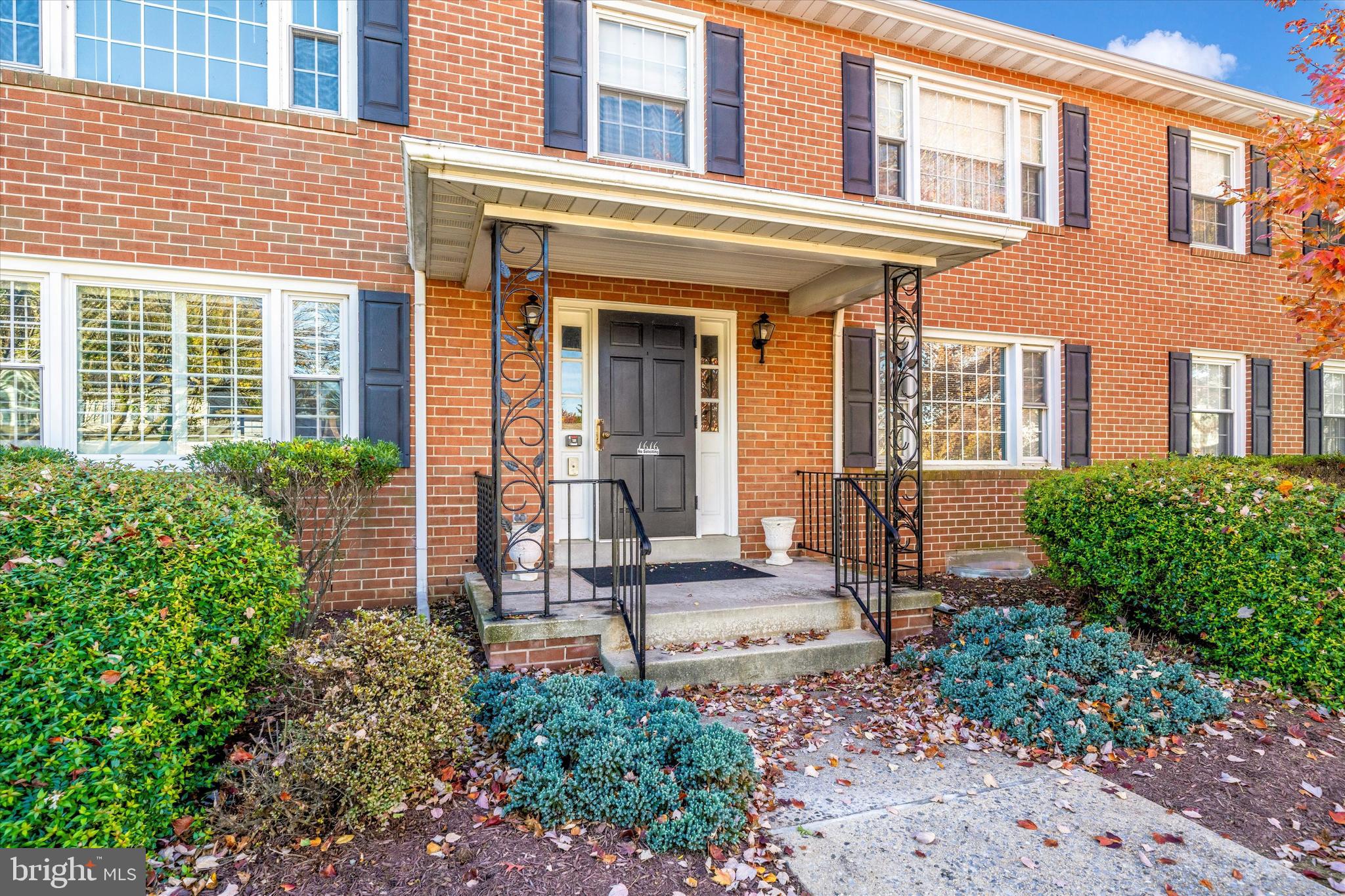 TWIN CREEK PLAZA - Residential