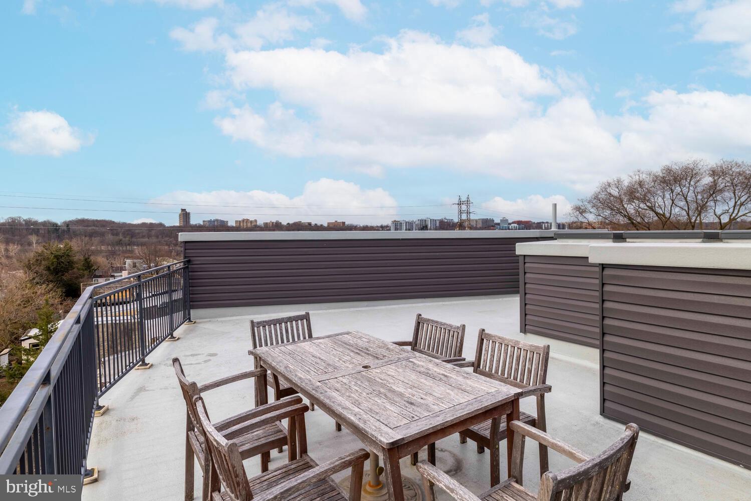 EAST FALLS - Residential