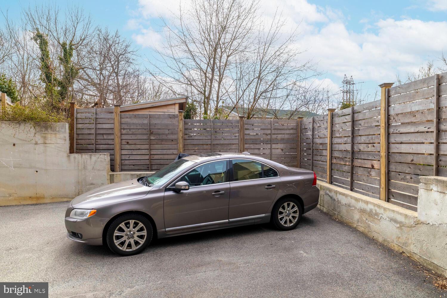 EAST FALLS - Residential