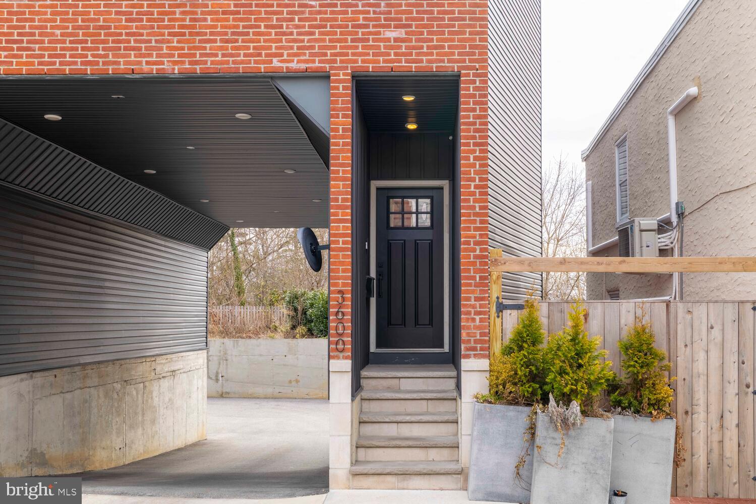 EAST FALLS - Residential