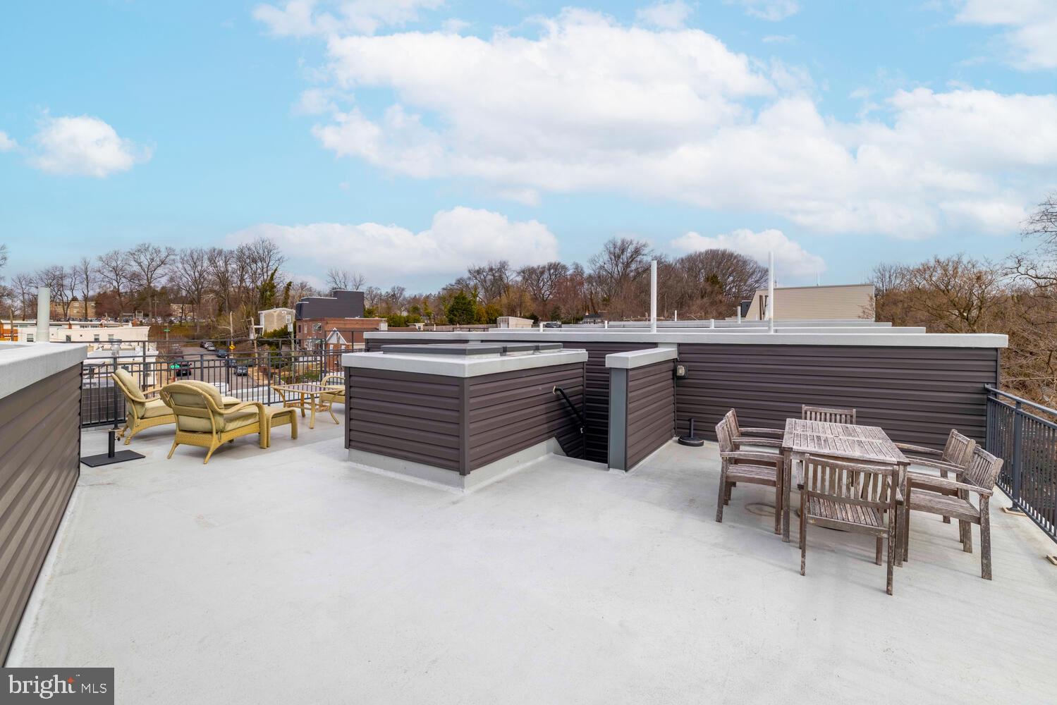 EAST FALLS - Residential