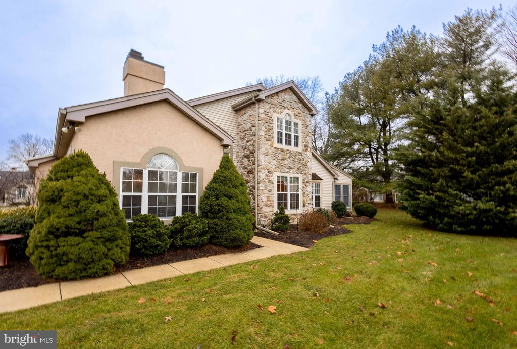 Photo of 101 GREENVIEW DR, LANCASTER, PA 17601 (MLS # PALA2031268)