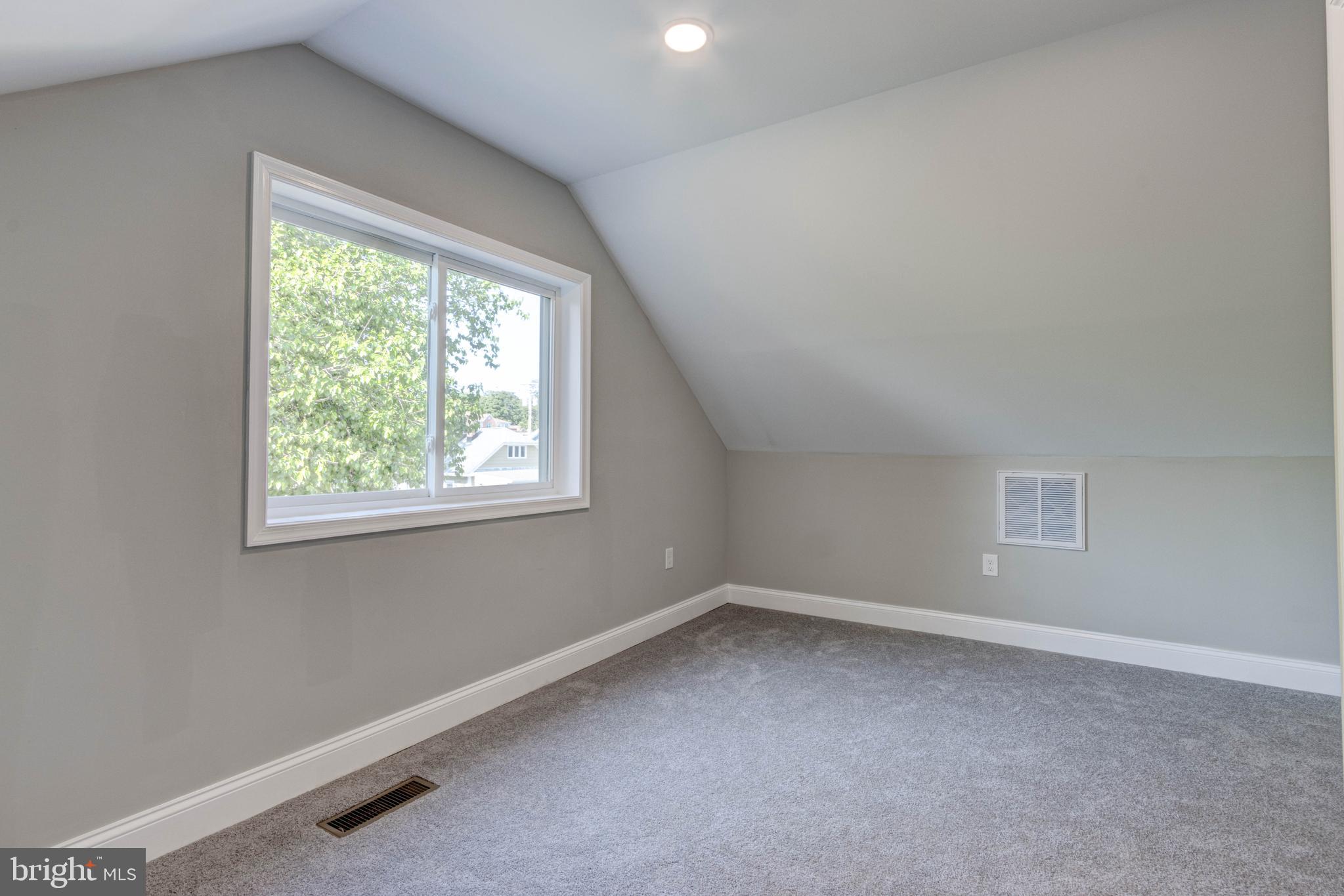 LANDSDOWNE - Residential