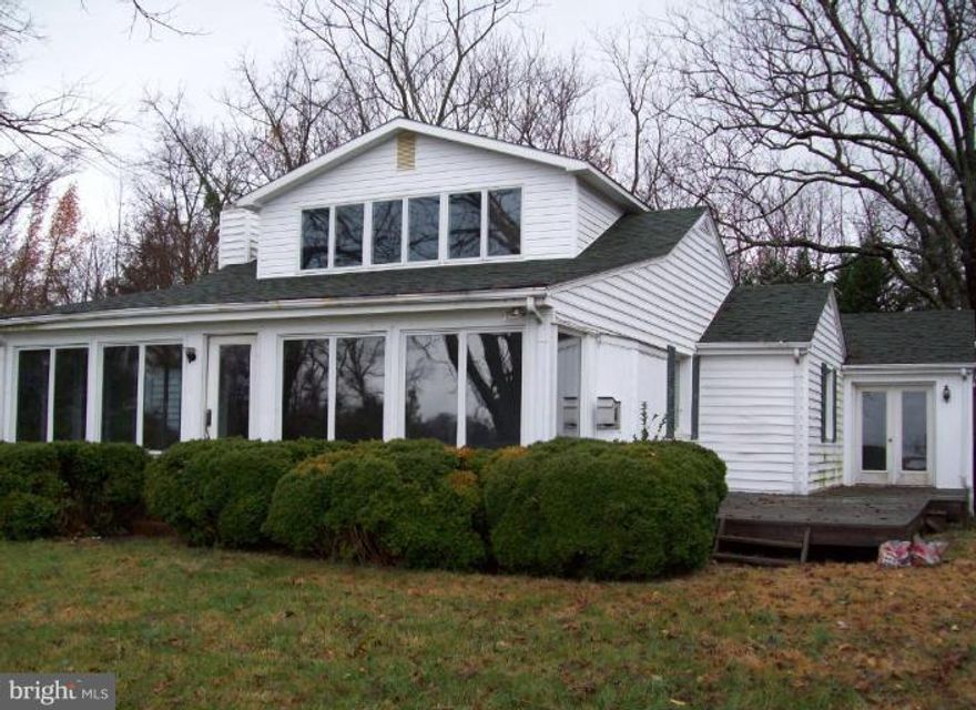 BREATHTAKING WATERFRONT HOME ON 2 ACRES!  BRIGHT KITCHEN WITH LARGE WALK-IN PANTRY, SEPERATE LAUNDRY ROOM WITH FULL SIZE WASHER/DRYER, 3 BEDROOMS AND 2 FULL BATHROOMS ON MAIN LEVEL, OFFICE/LOFT/4TH BEDROOM ON 2ND LEVEL, 2 FIREPLACES, HUGE WINDOWS, HARDWOOD FLOORS AND A PIER WITH BOAT LIFT.  PEACEFUL, PRIVATE LOCATION, LESS THAN 10 MINS FROM PAX NAS.