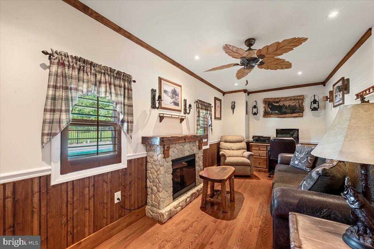 CROWN POINTE NORTH - Residential