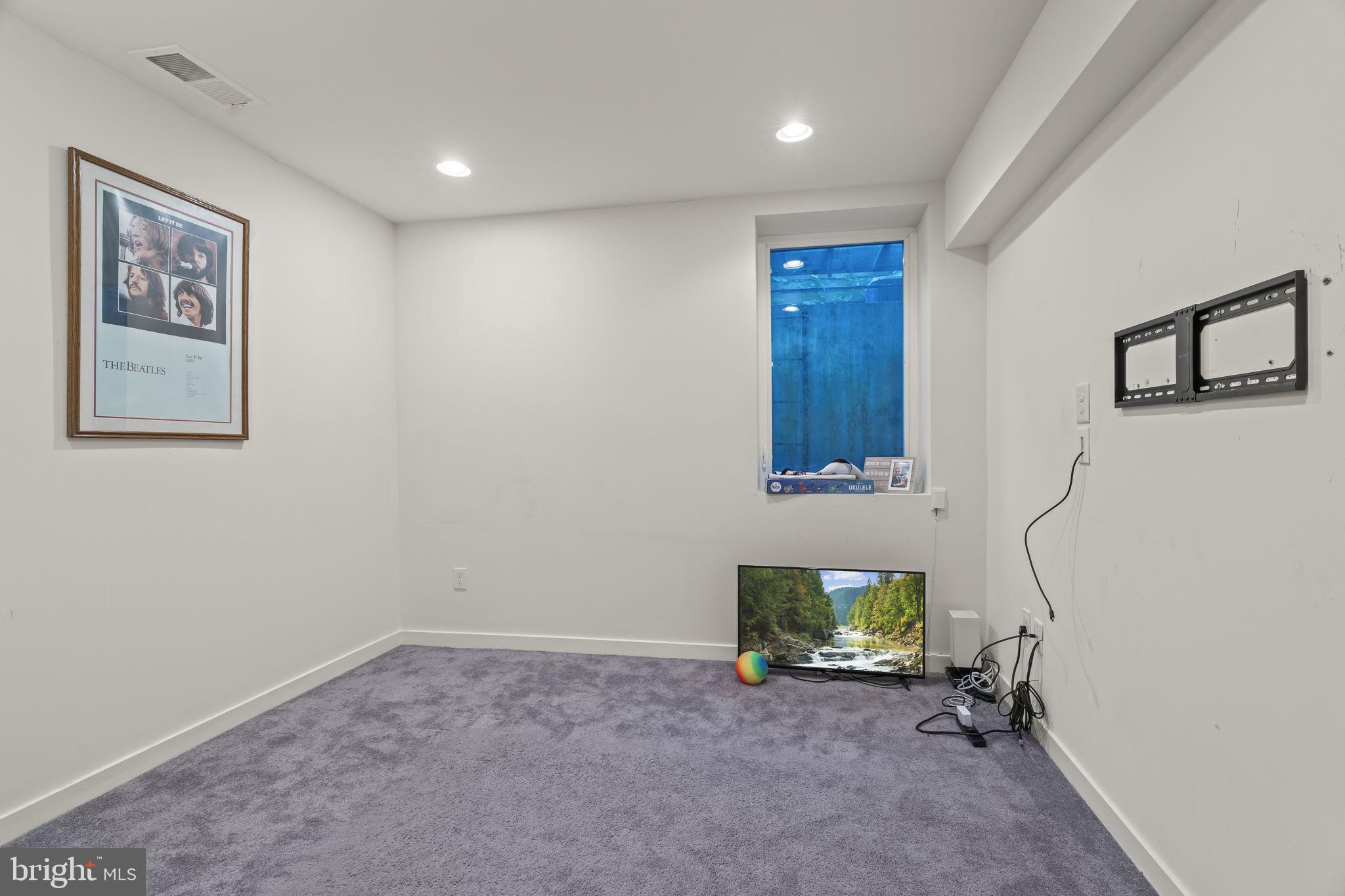 WHITMAN - Residential