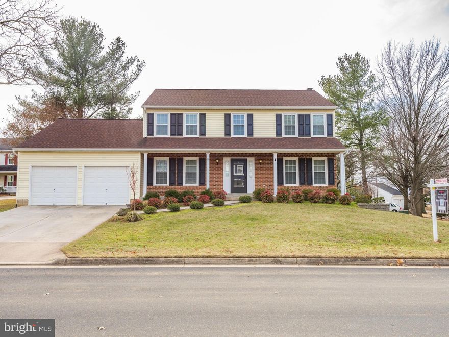 Gorgeous Franklin Farms home with hardwoods throughout main floor & upper level landing. Tons of living space on main level, to include family room, living room, separate dining room  & office (or 5th BR).  Kitchen w/granite, SS appliances & bay window framing breakfast nook. Family room w/fireplace flanked by built-in shelving opens to grand screened porch overlooking large fenced yard. Hurry!