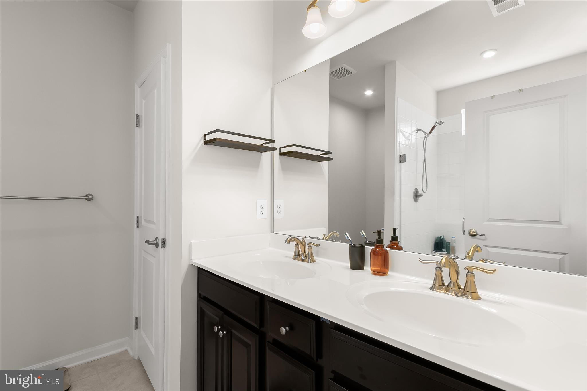 WESTCHESTER SQUARE - Residential