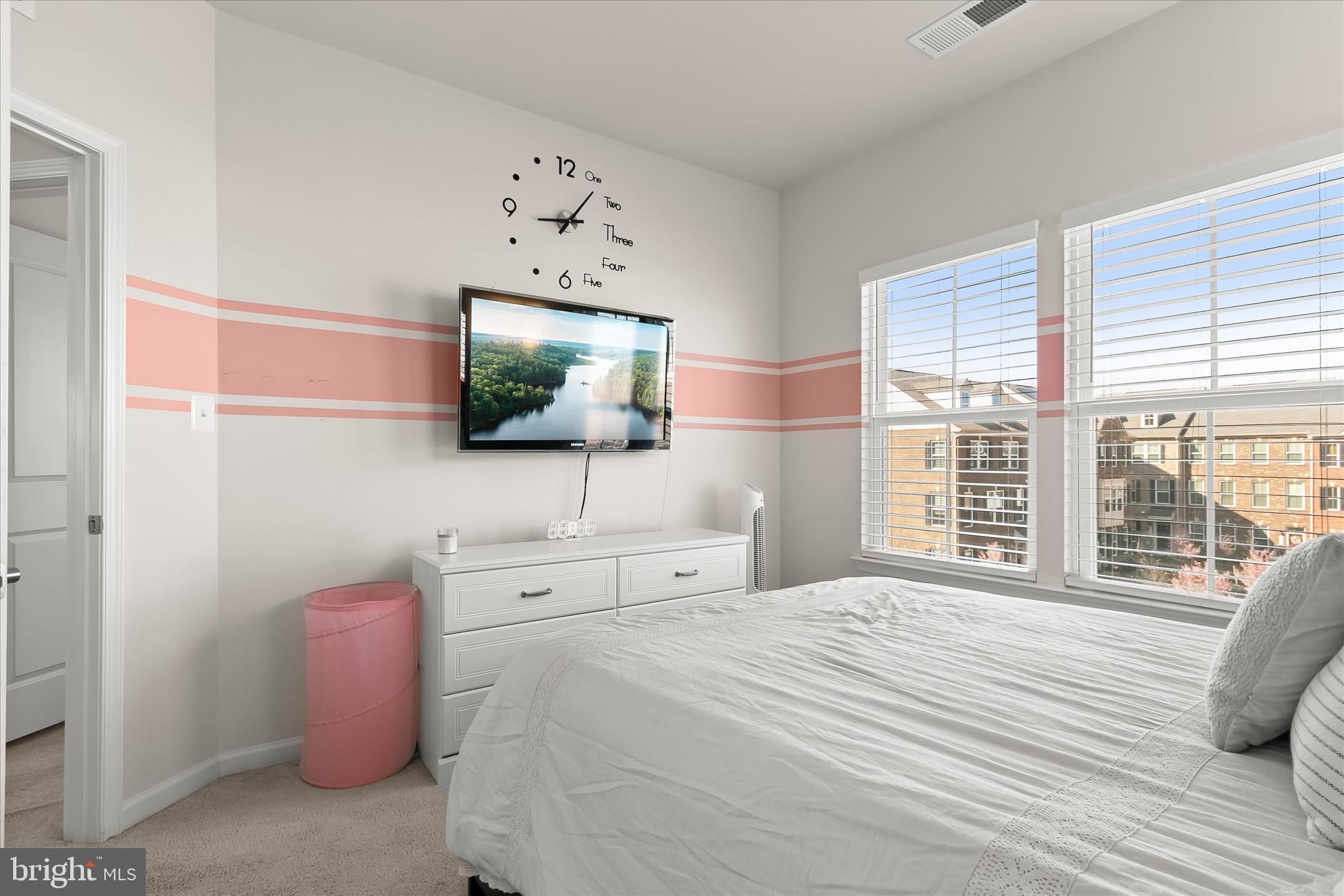 WESTCHESTER SQUARE - Residential