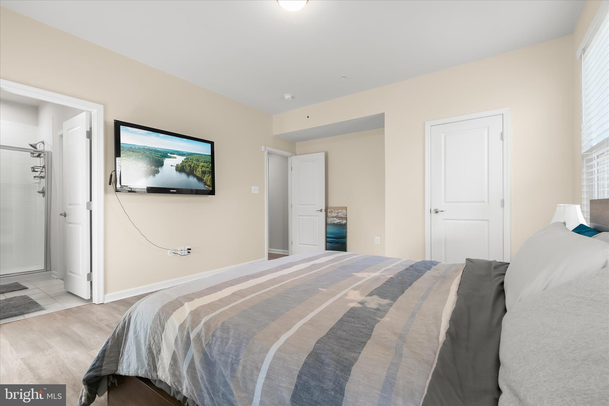 WESTCHESTER SQUARE - Residential