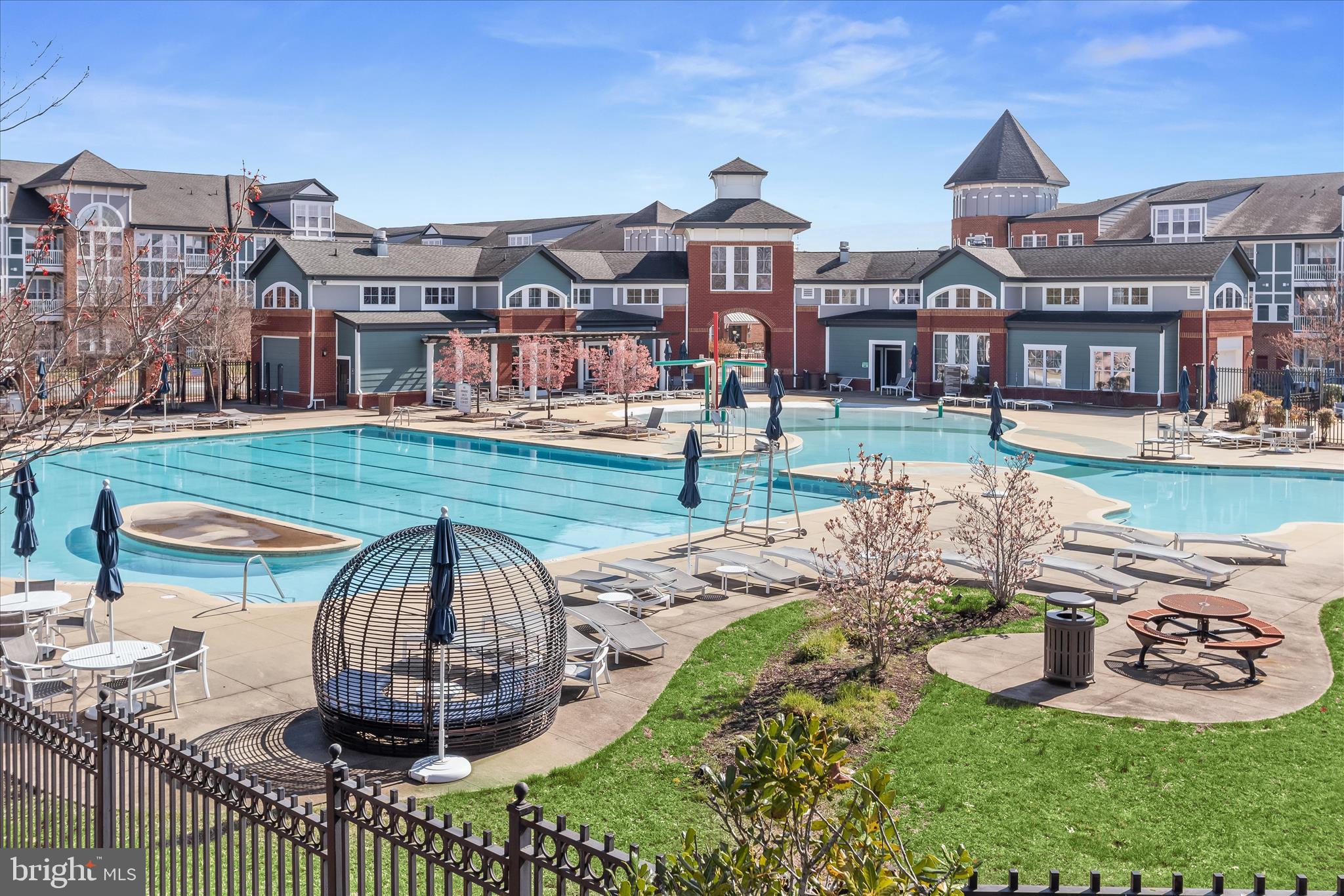 WESTCHESTER SQUARE - Residential