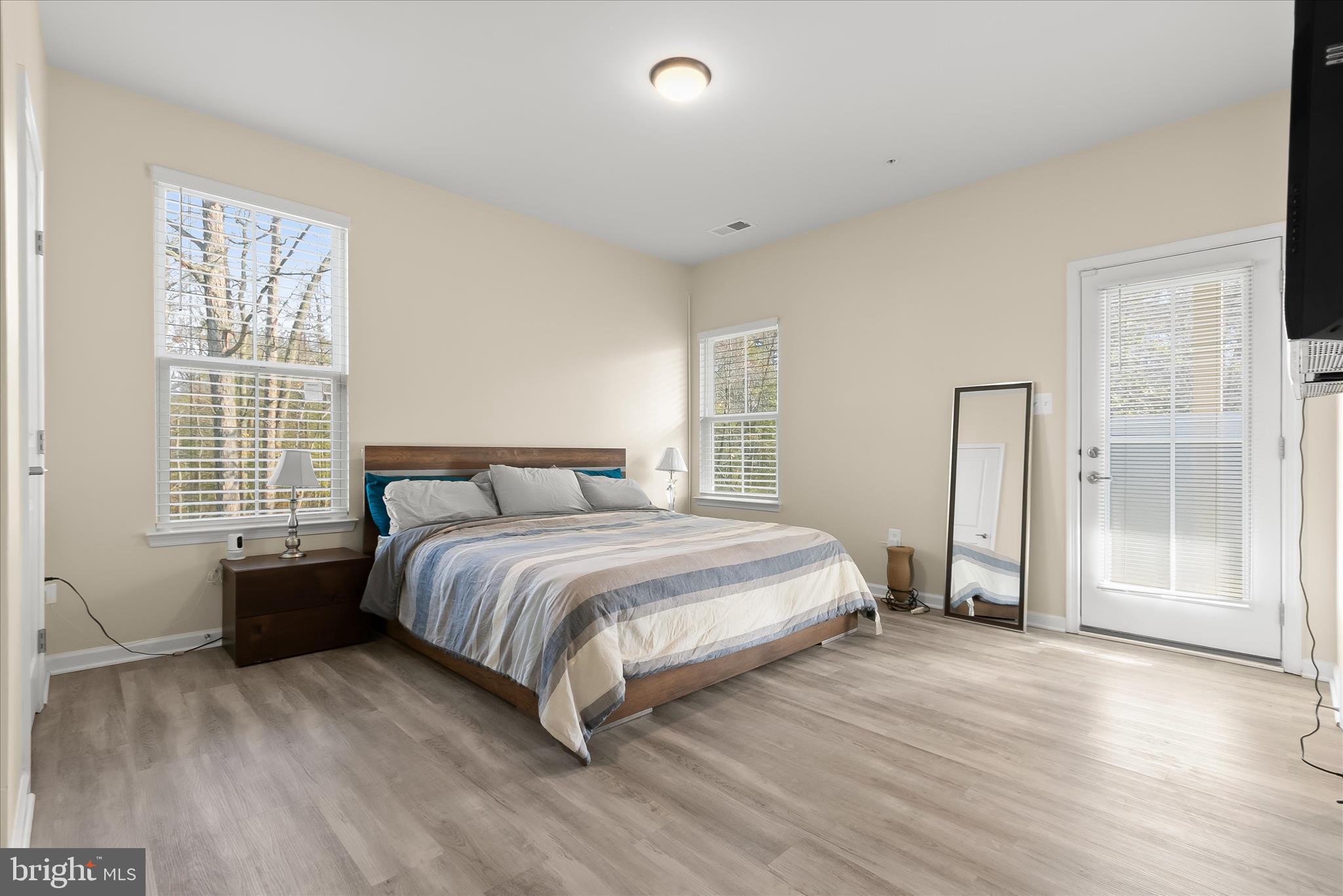 WESTCHESTER SQUARE - Residential