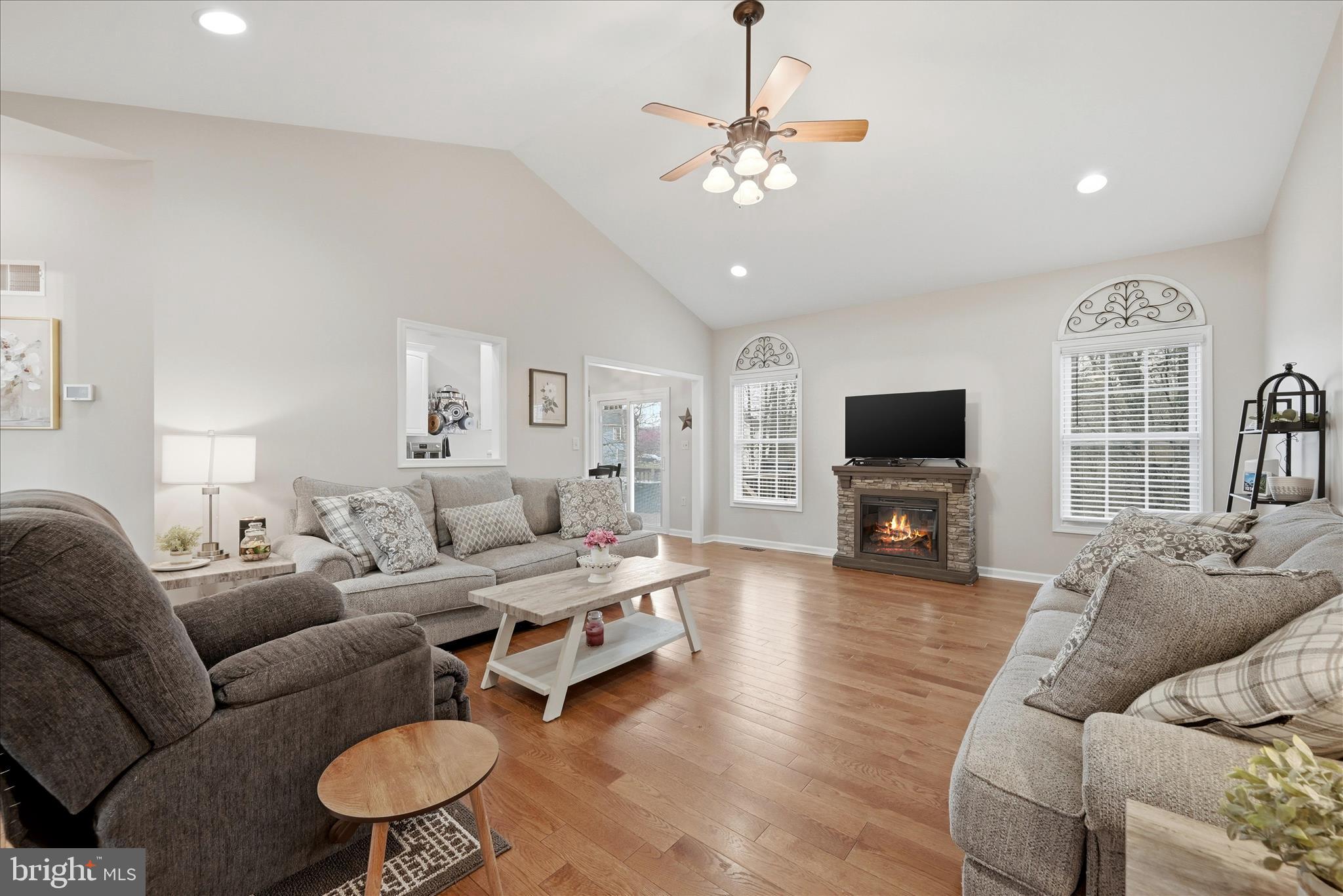 MIDDLE CREEK MANOR - Residential