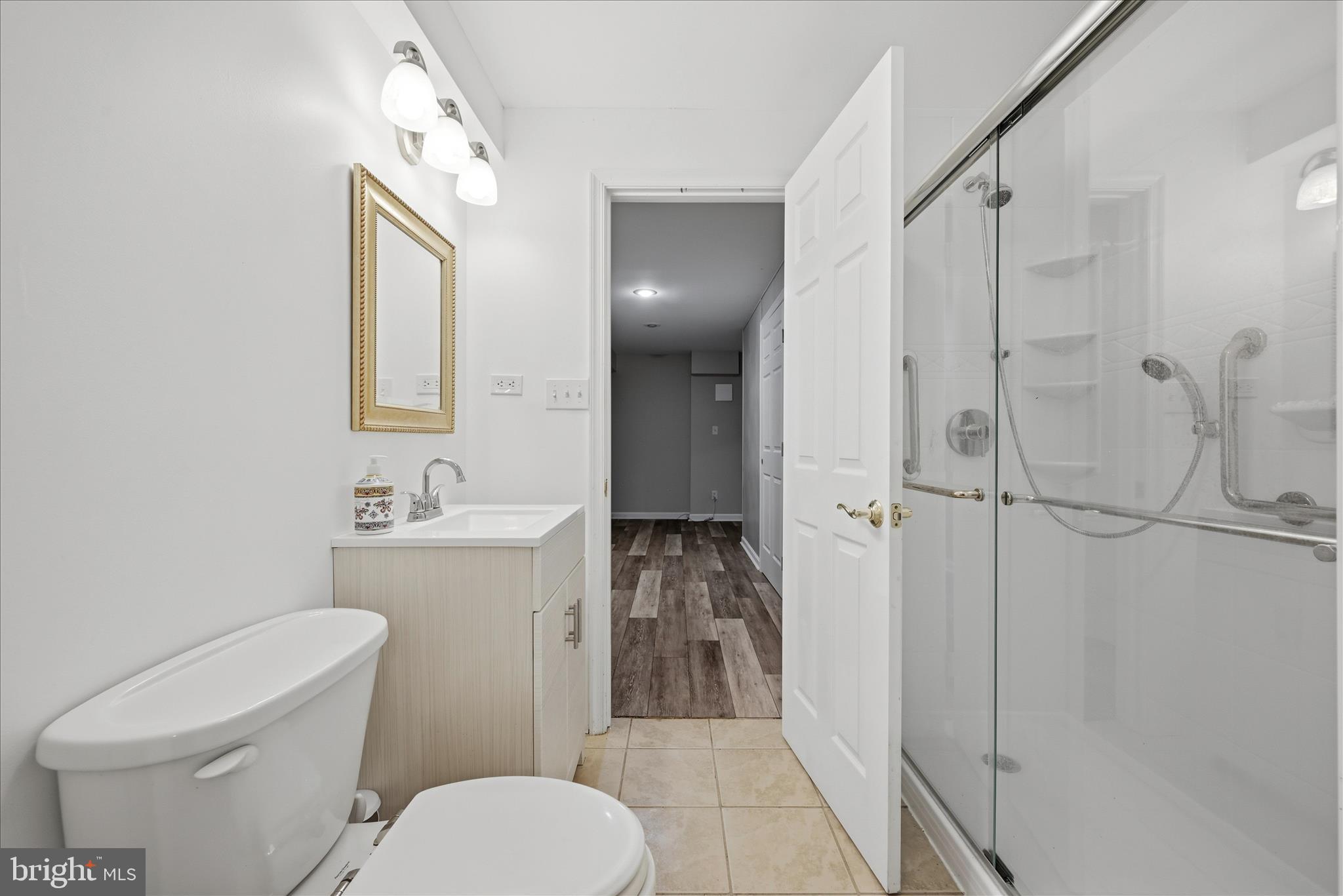 MIDDLE CREEK MANOR - Residential