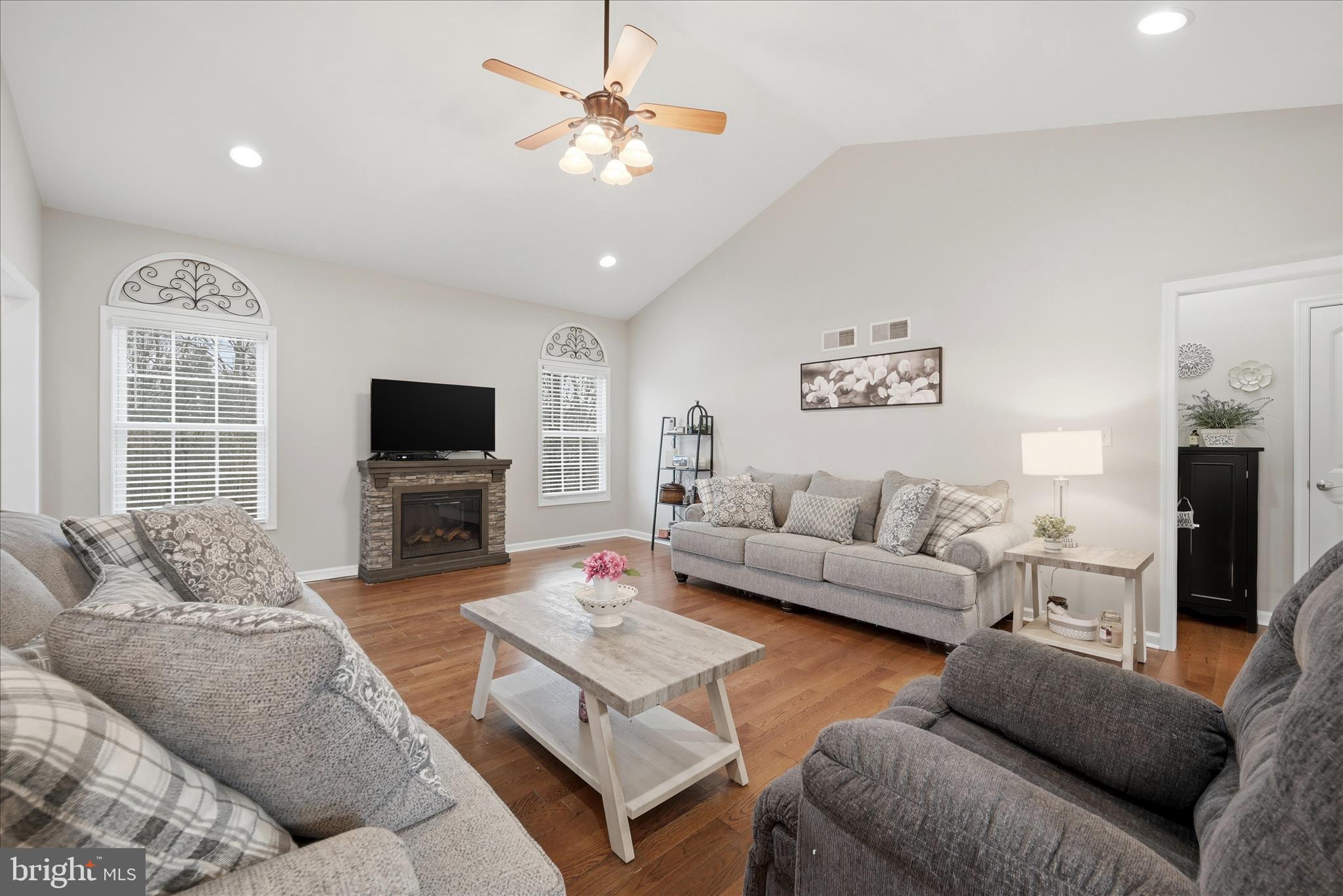 MIDDLE CREEK MANOR - Residential