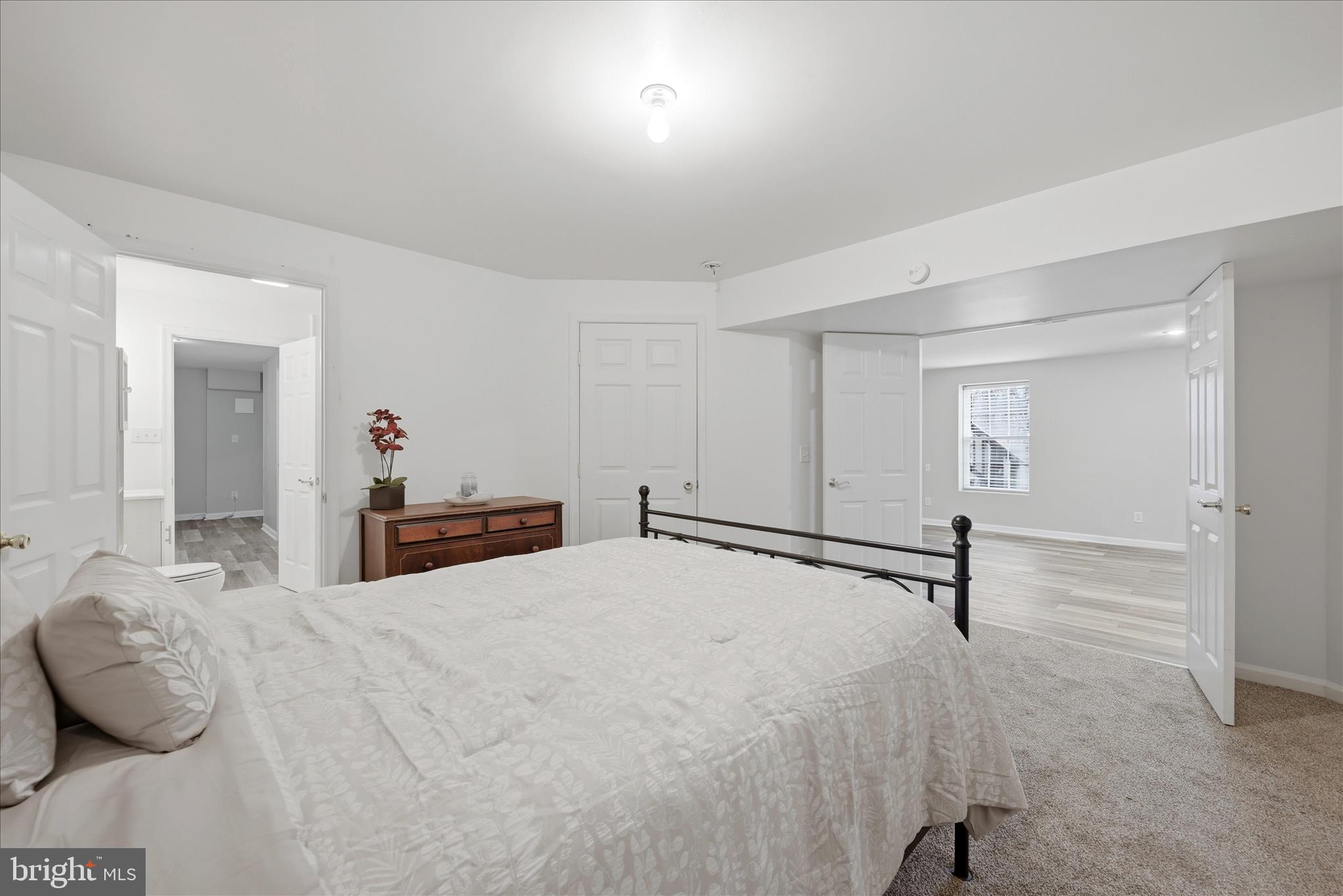 MIDDLE CREEK MANOR - Residential