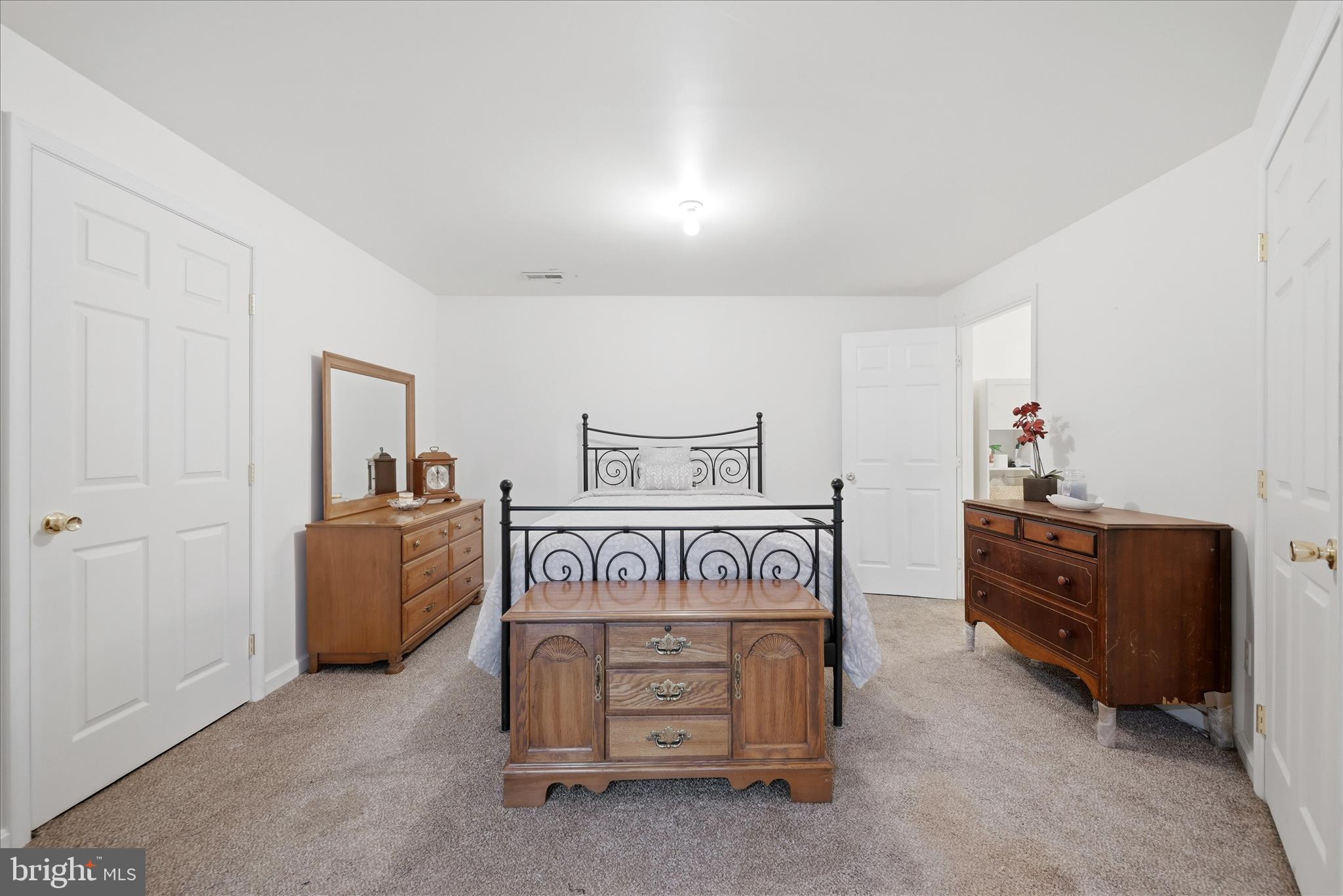 MIDDLE CREEK MANOR - Residential