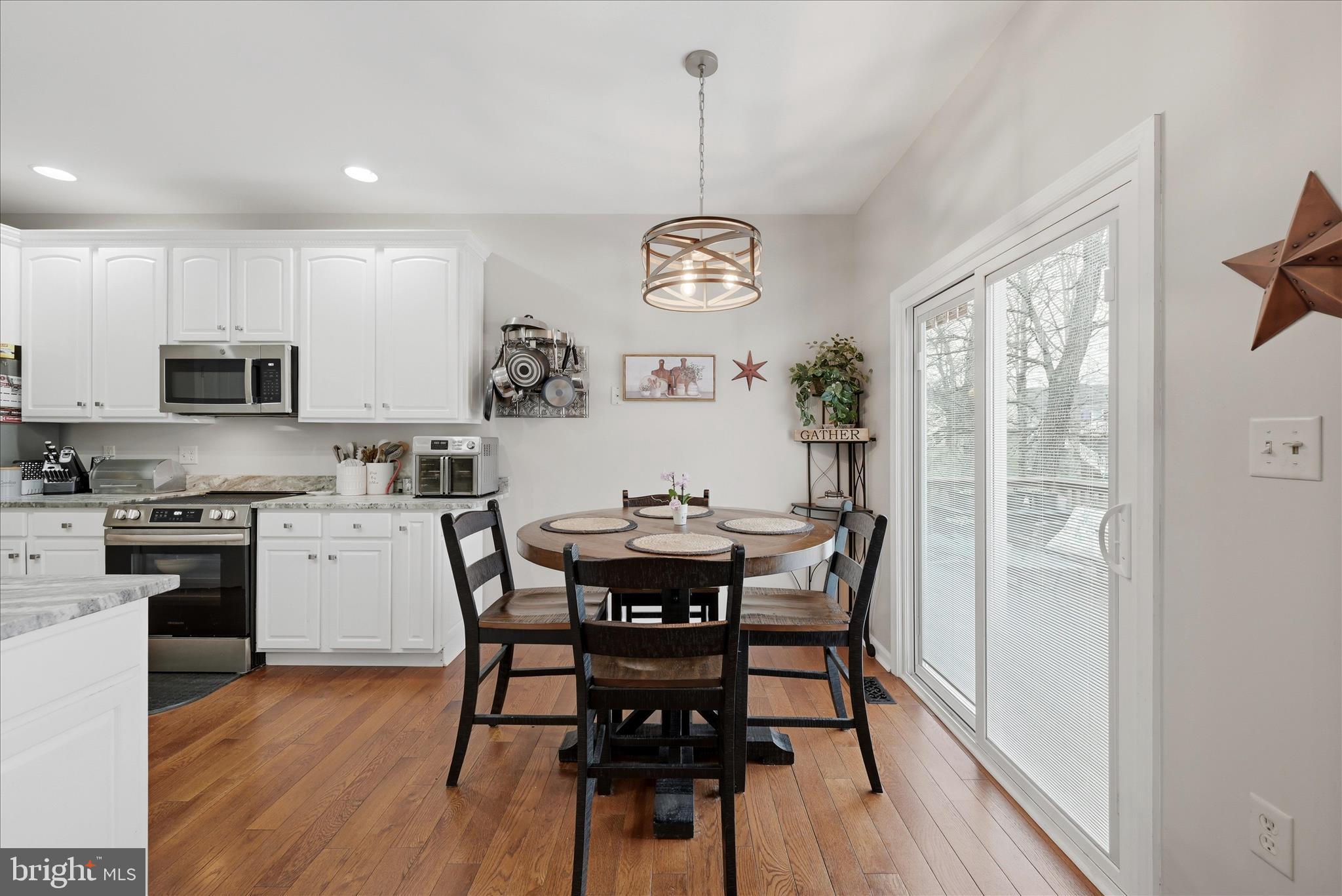 MIDDLE CREEK MANOR - Residential