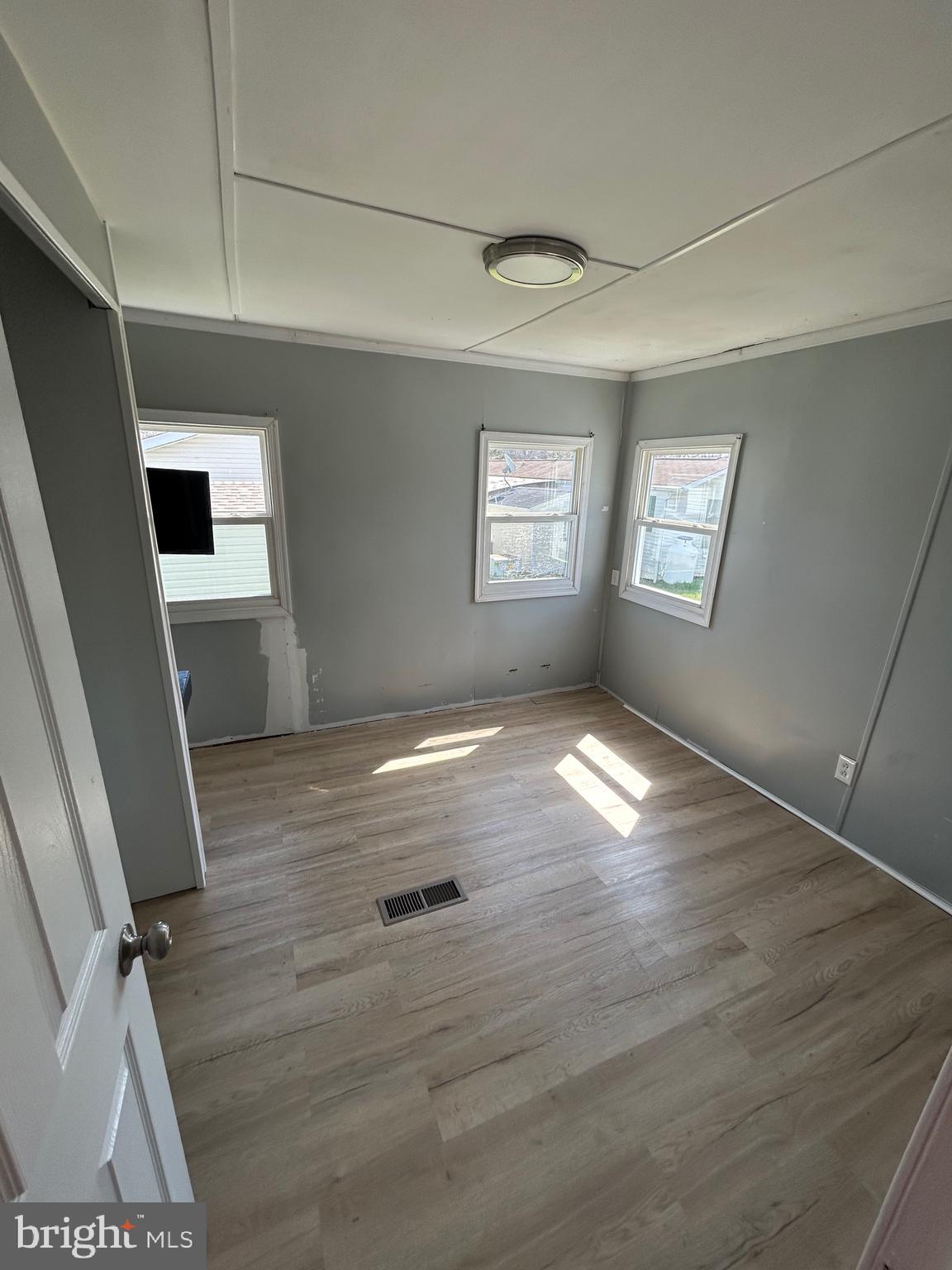 MIDDLE RIVER - Residential